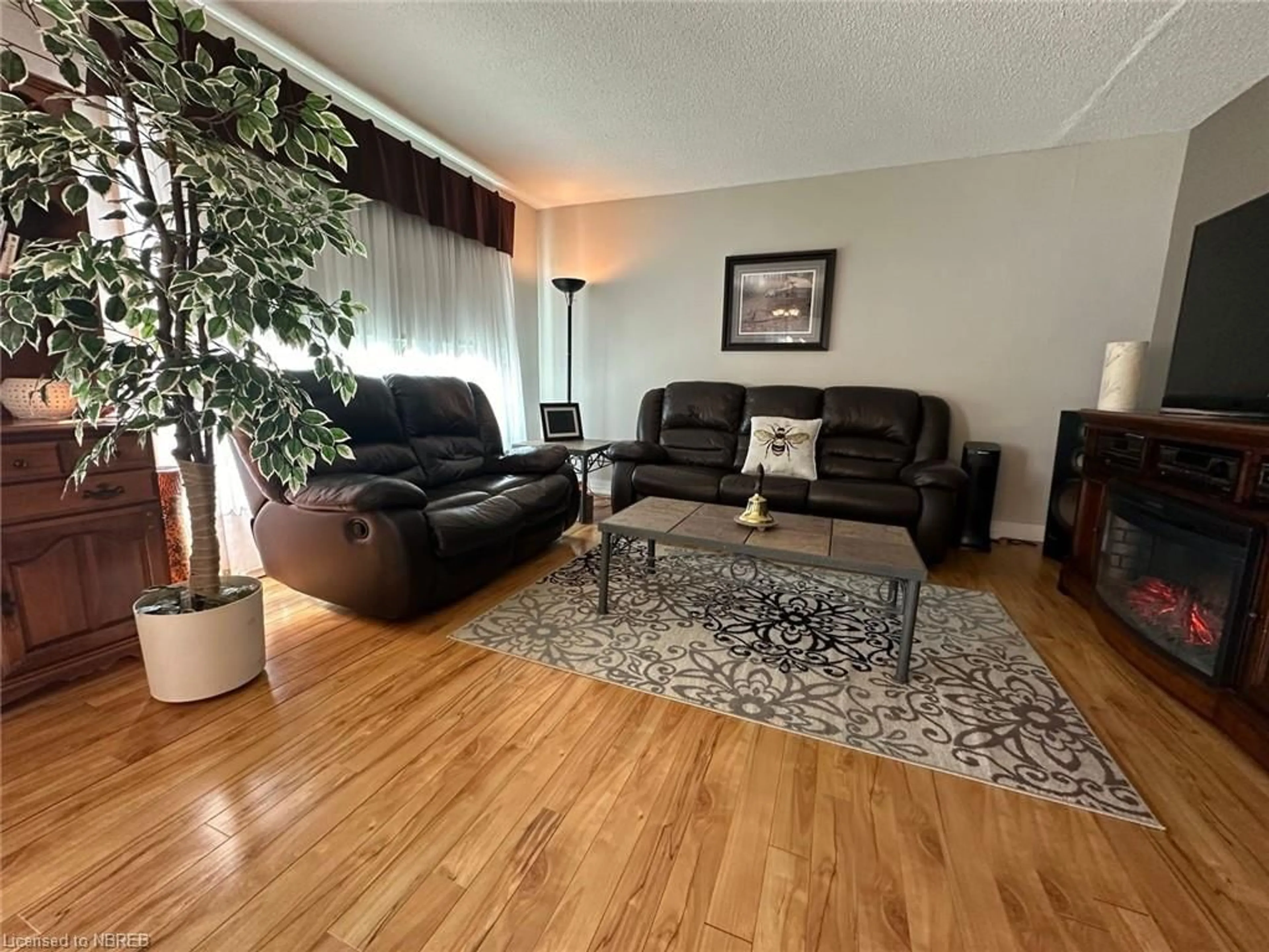 Living room for 25 Queen St, Sturgeon Falls Ontario P2B 2C3