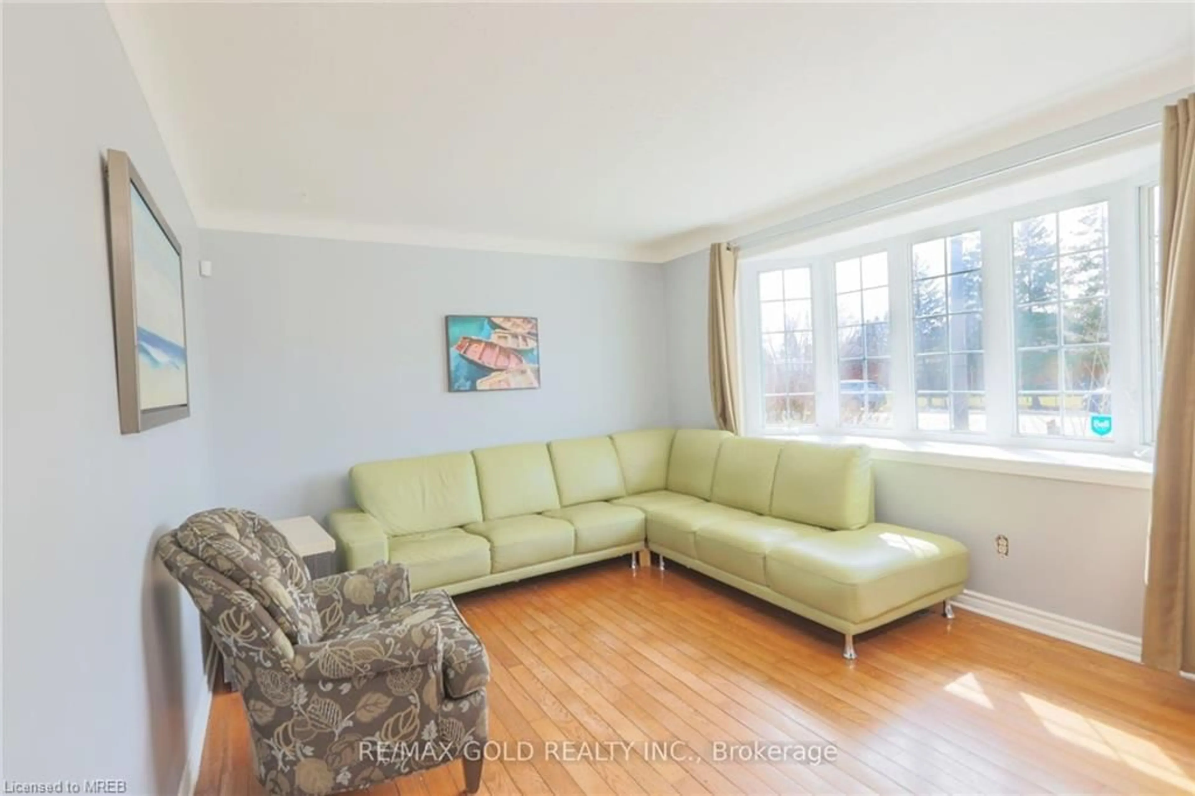 Living room for 6003 Swayze Dr, Niagara Falls Ontario L2J 3K1