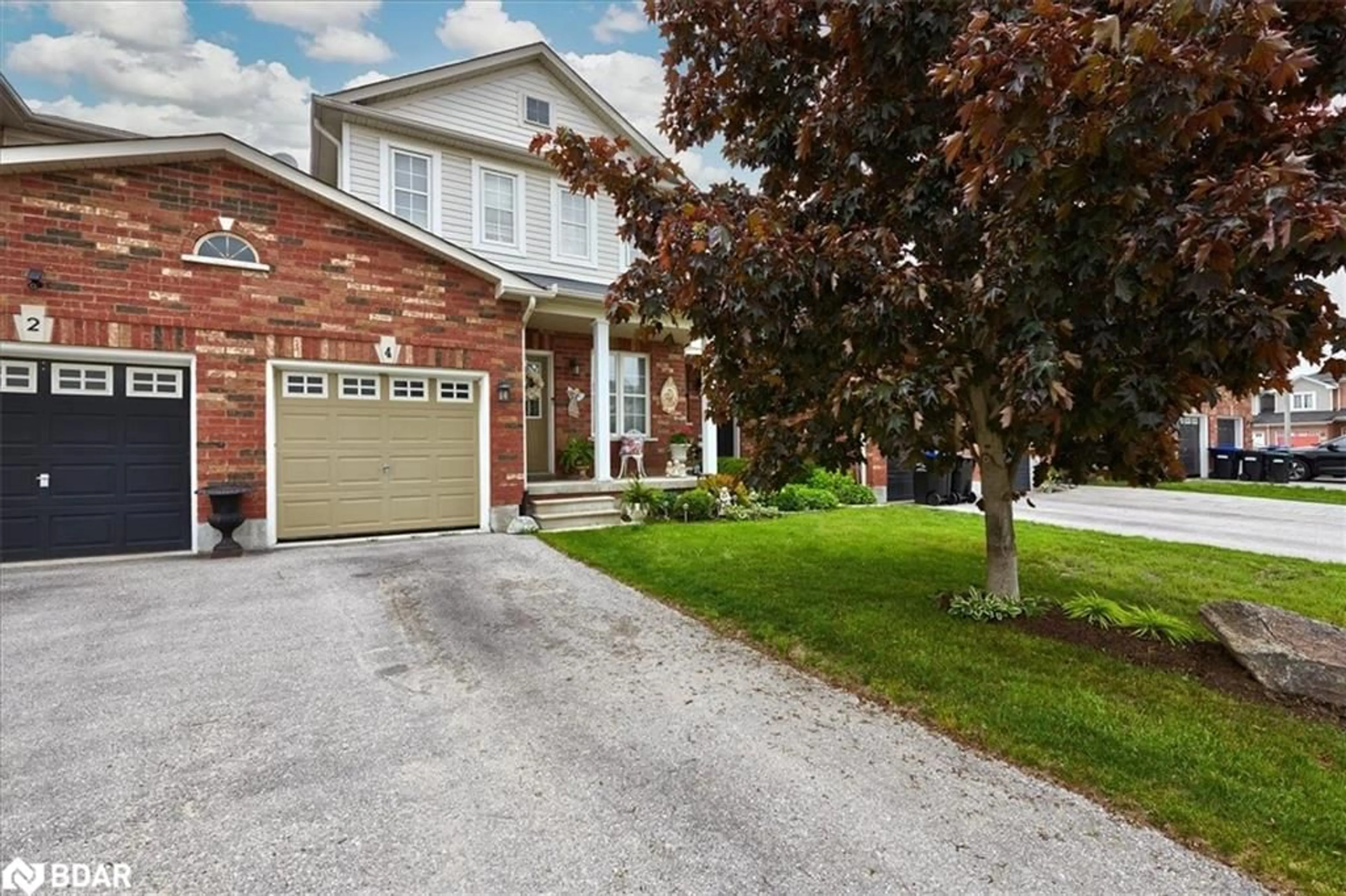 Home with brick exterior material for 4 Mccann Lane, Angus Ontario L0M 1B4