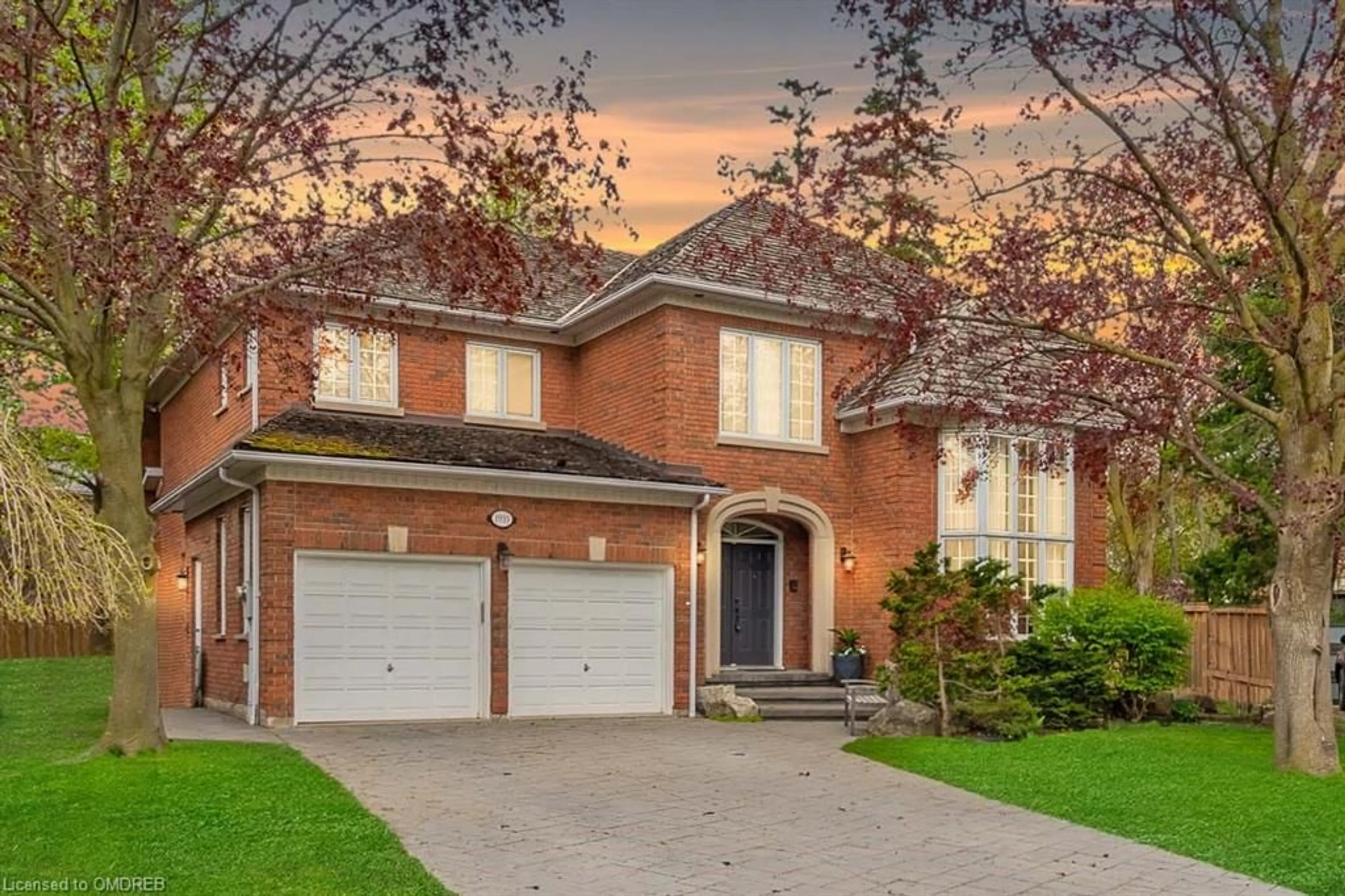 Home with brick exterior material for 1935 Calgary Crt, Mississauga Ontario L5H 4J1