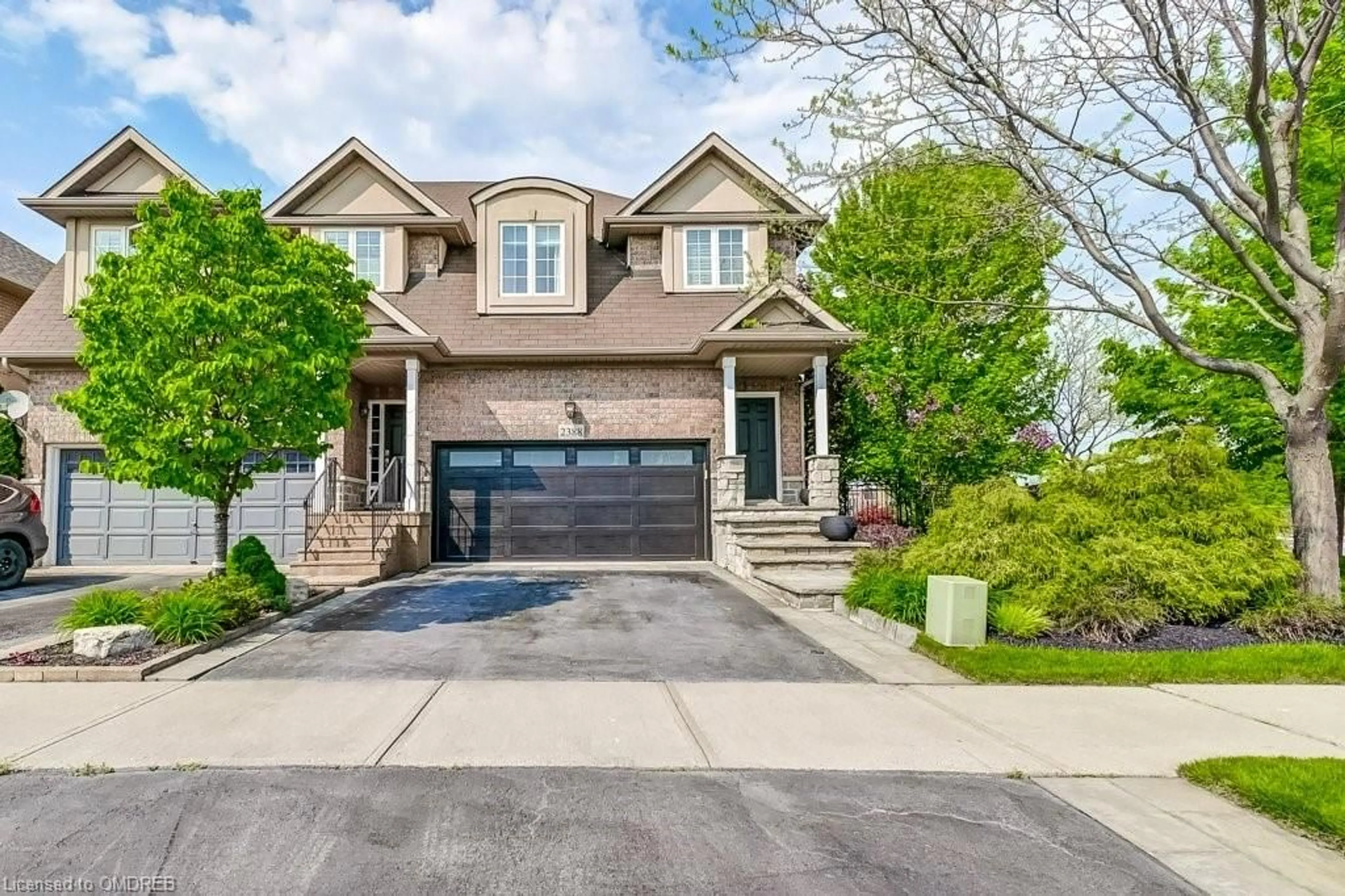 Frontside or backside of a home for 2388 Stone Glen Cres, Oakville Ontario L6M 0C7