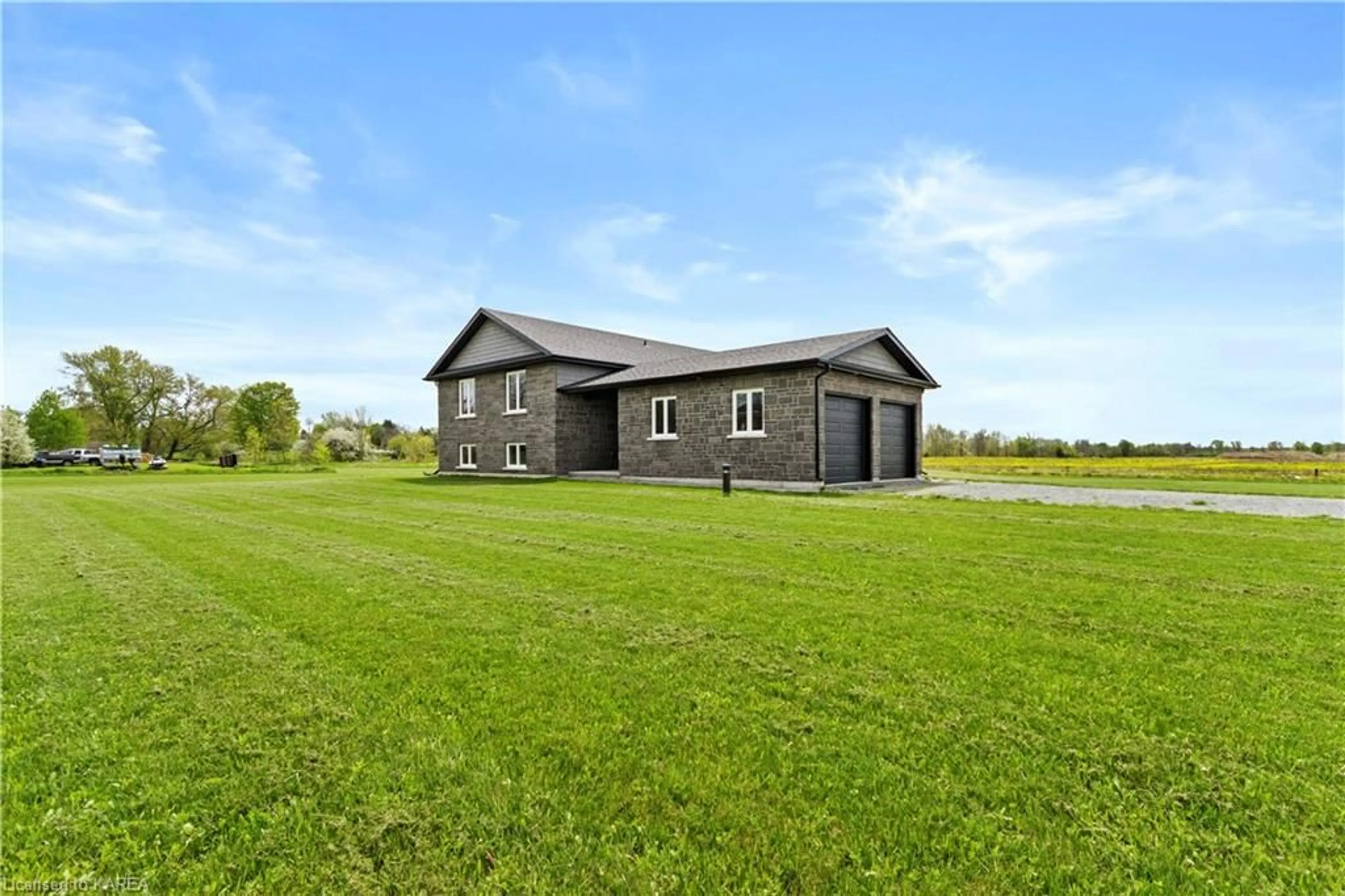 Shed for 101 Bittersweet Rd, Harrowsmith Ontario K0H 1W0