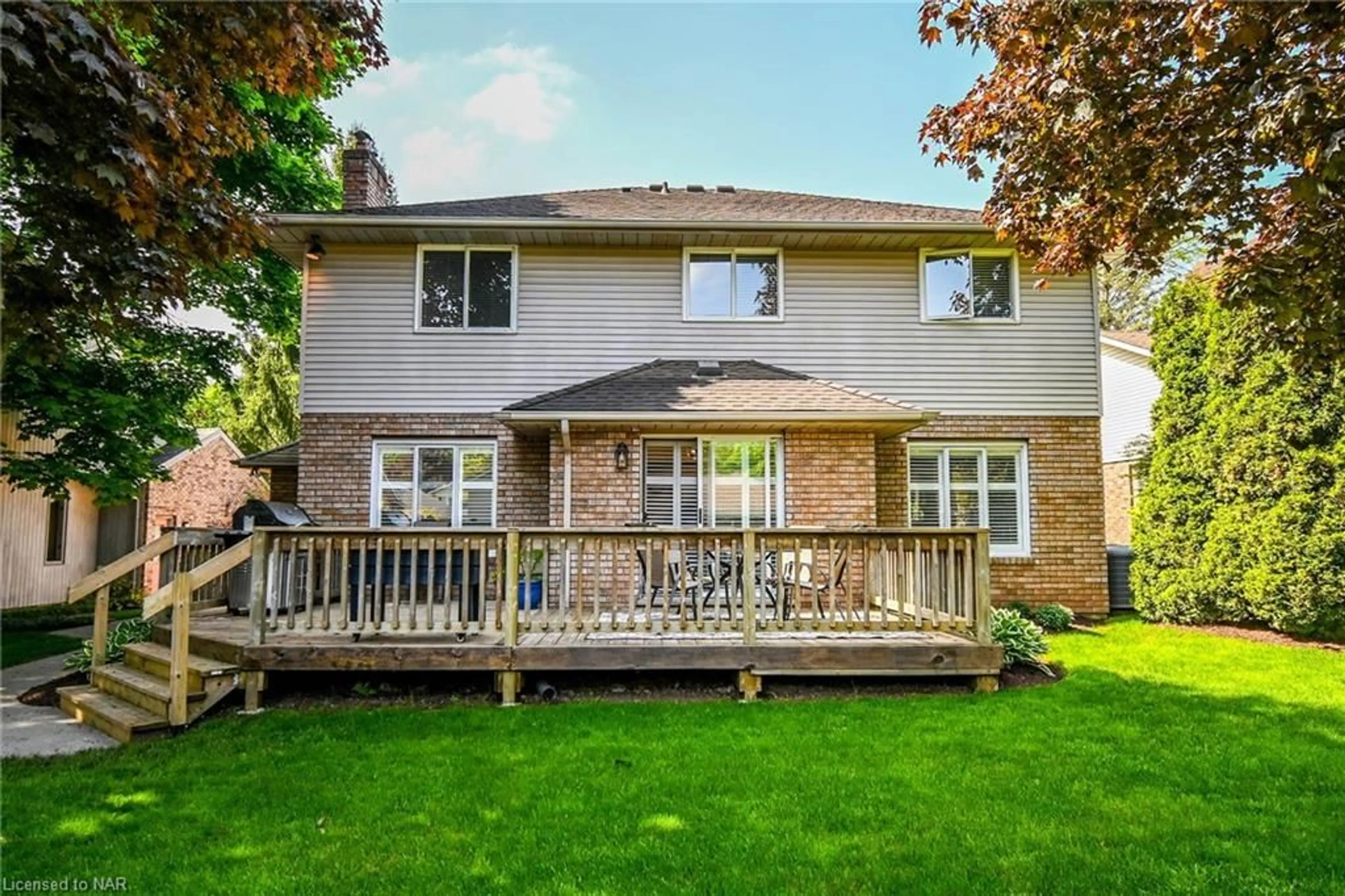 Frontside or backside of a home for 7 Nursery Lane, Fonthill Ontario L0S 1E1