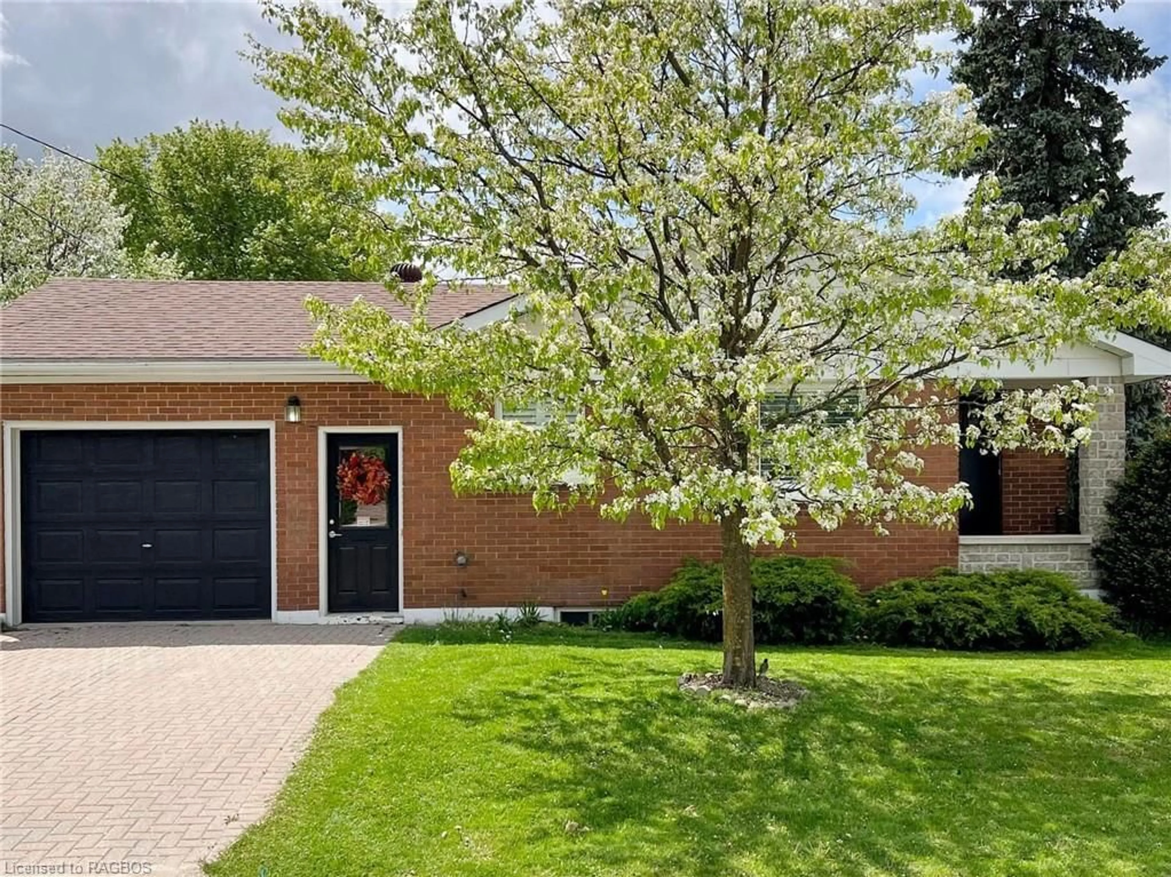 Home with brick exterior material for 549 13th St, Hanover Ontario N4N 1Y5