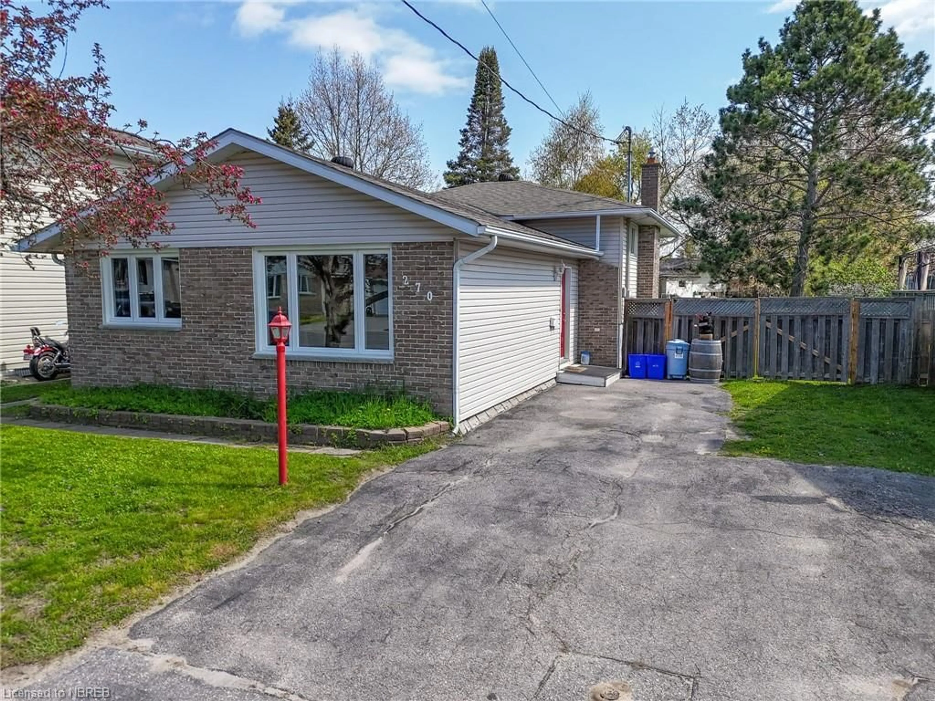Frontside or backside of a home for 270 Mulligan St, North Bay Ontario P1A 3P3