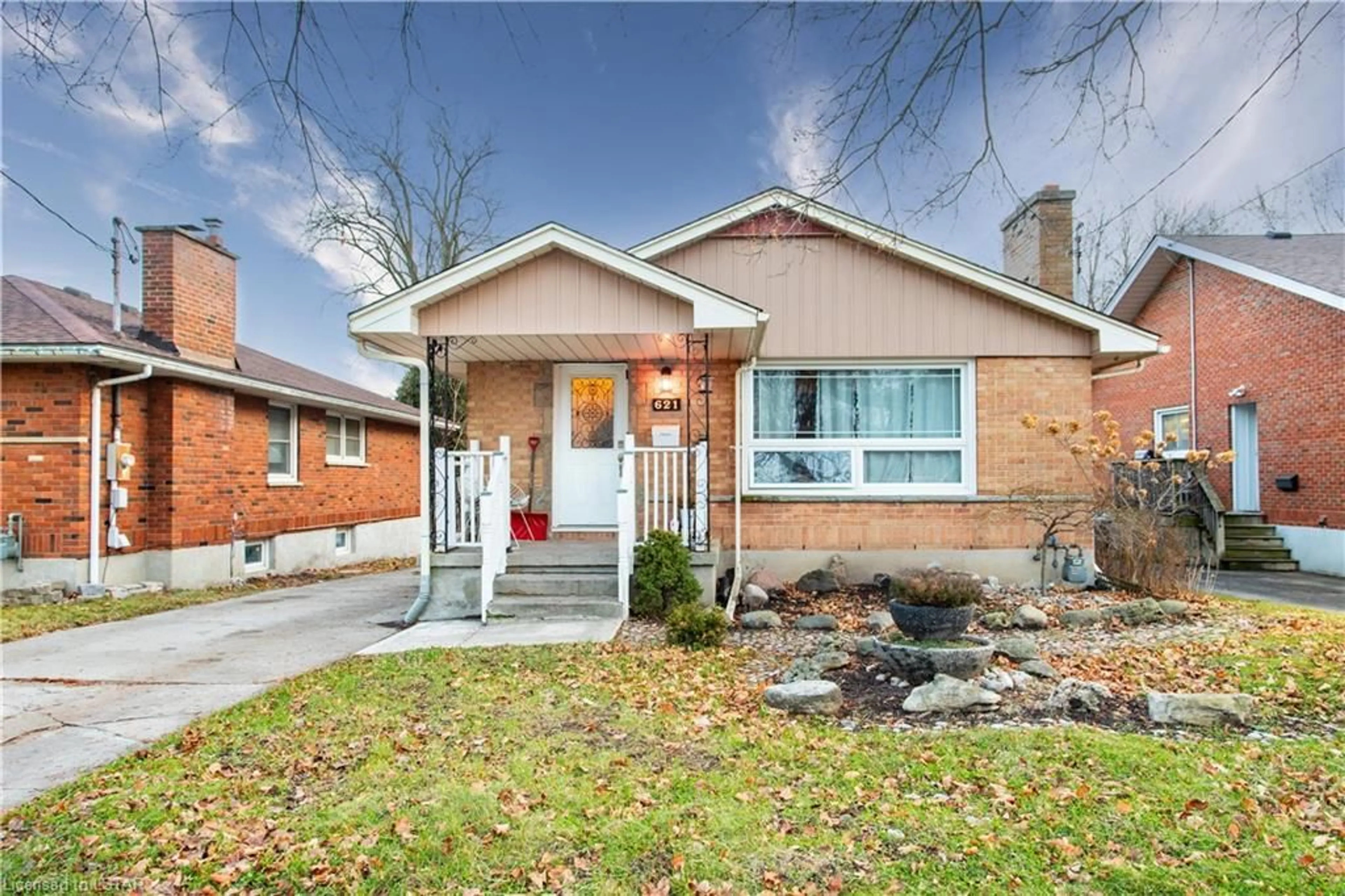 Home with brick exterior material for 621 Ross St, London Ontario N5Y 3V8