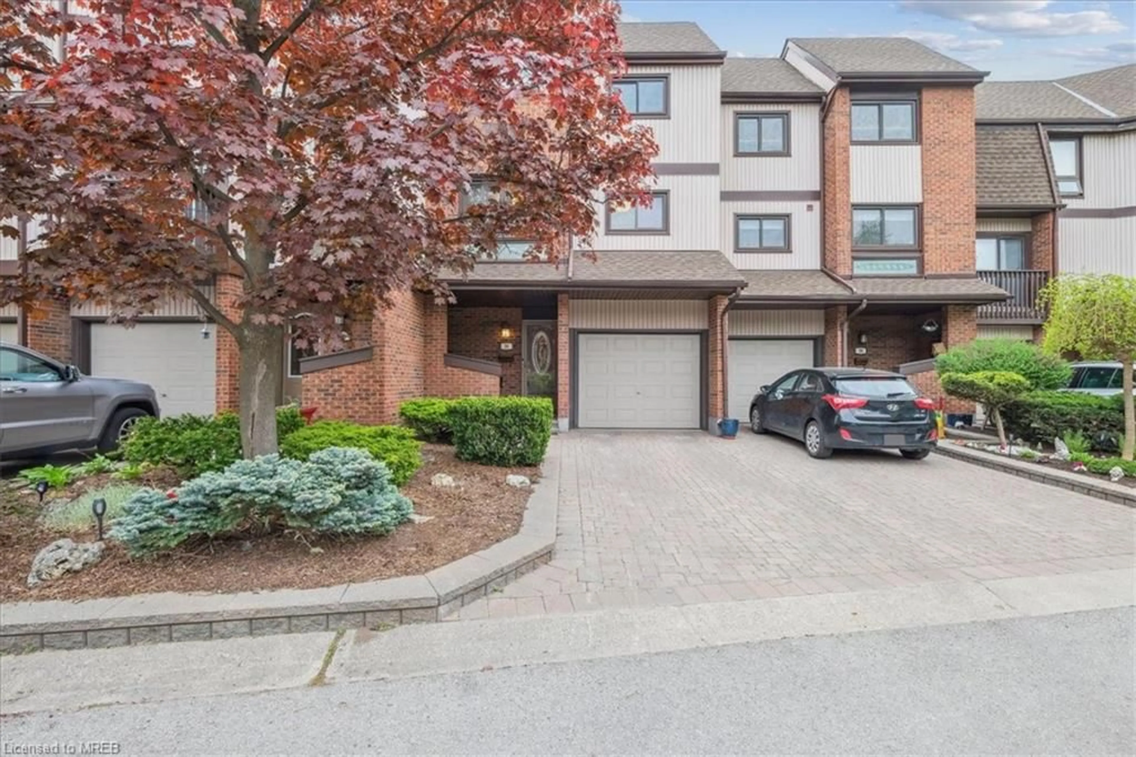 A pic from exterior of the house or condo for 1080 Walden Cir #59, Mississauga Ontario L5J 4J9