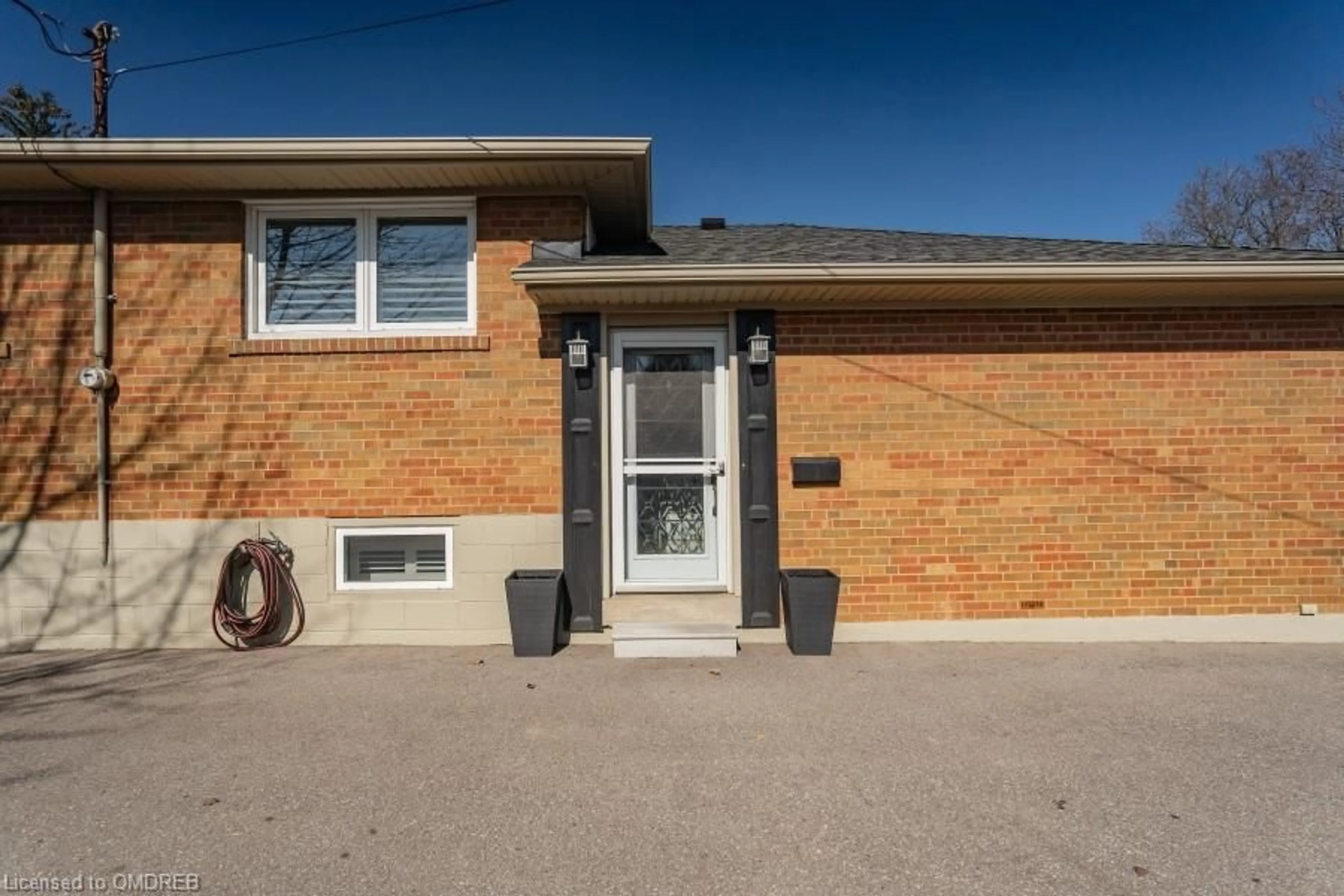 Frontside or backside of a home for 156 Wakefield Rd, Milton Ontario L9T 2L9