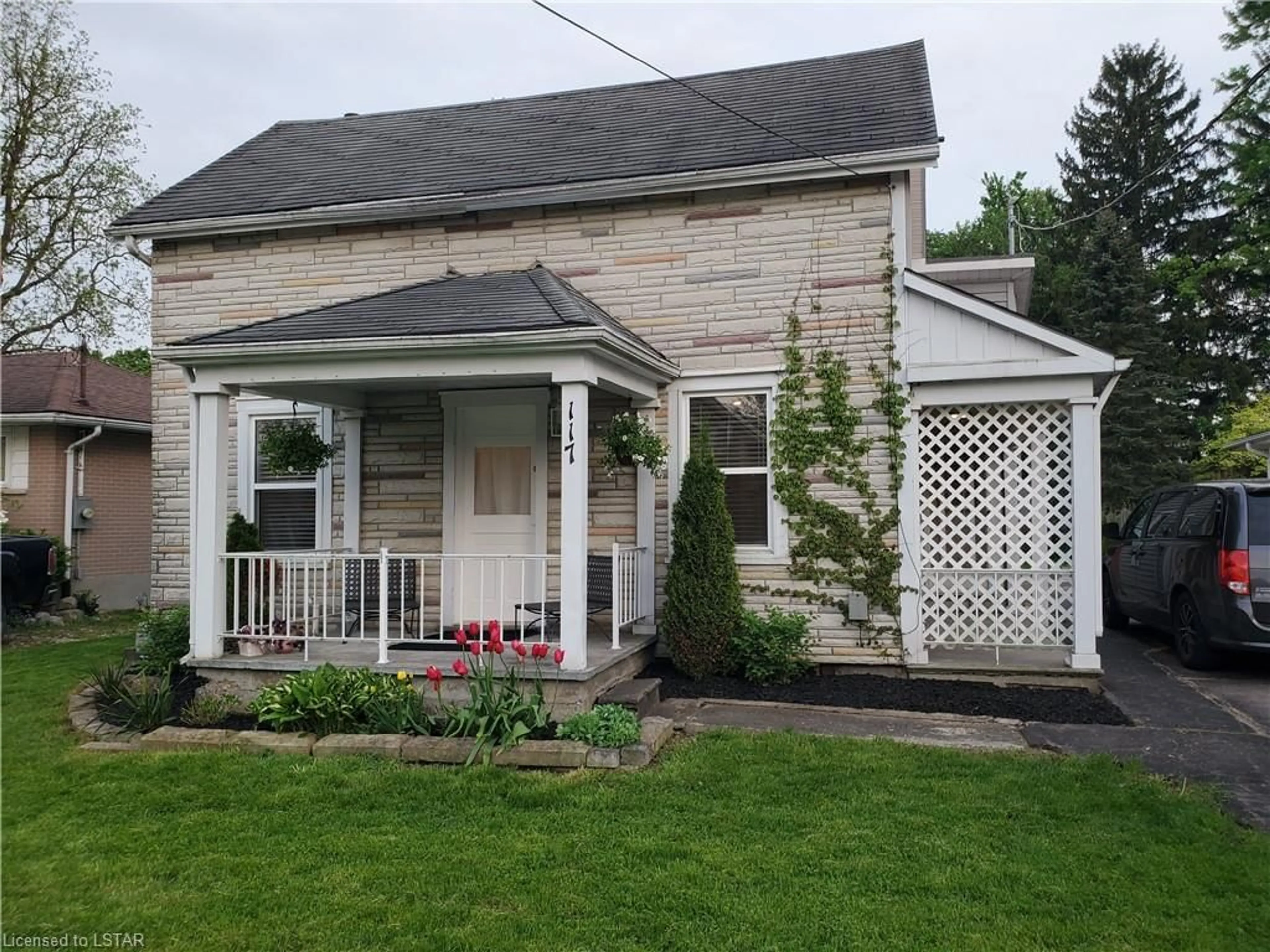 Frontside or backside of a home for 117 Washington St, Thamesford Ontario N0M 2M0