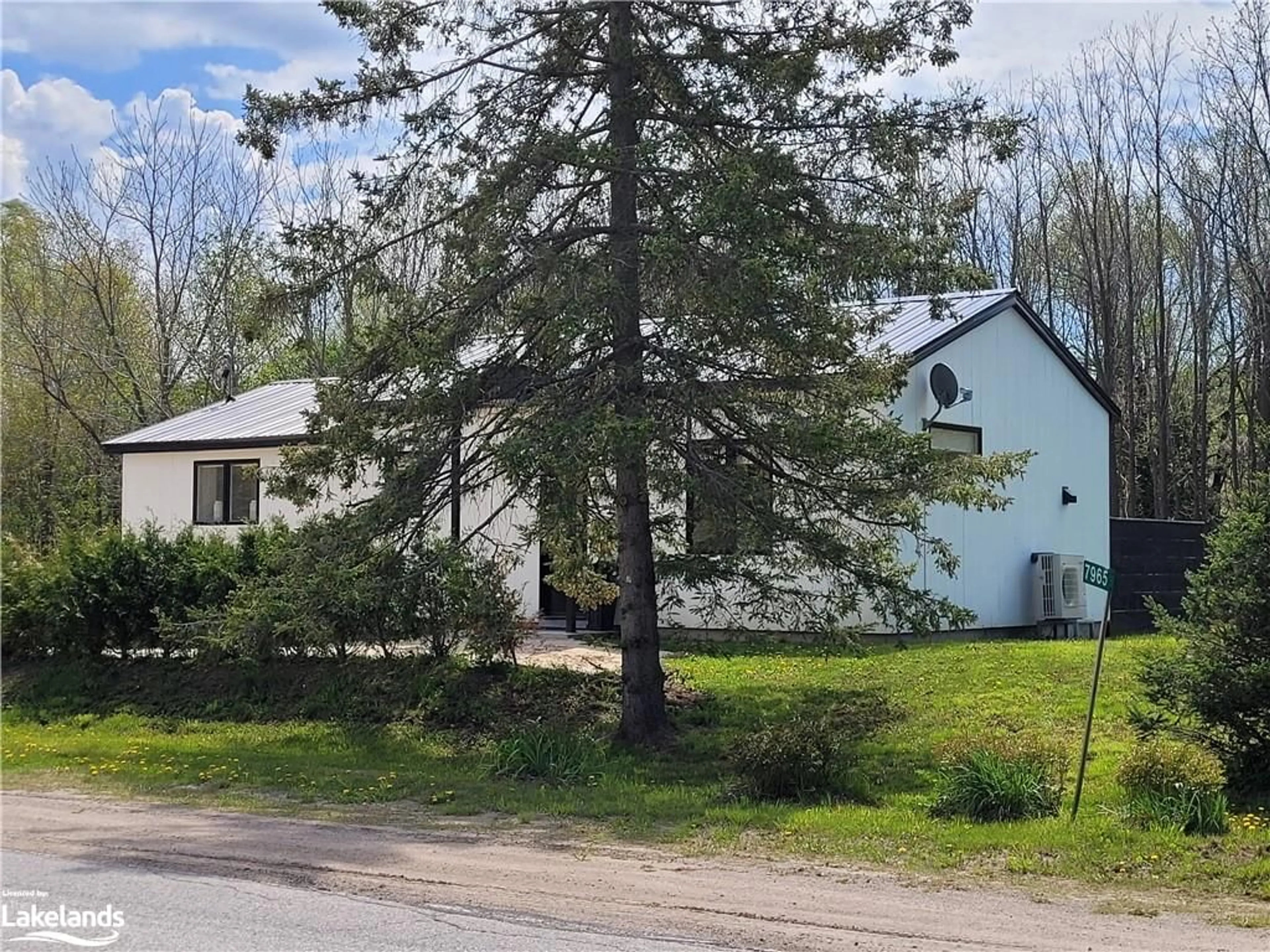 Frontside or backside of a home for 7965 County Road 9, Creemore Ontario L0M 1S0