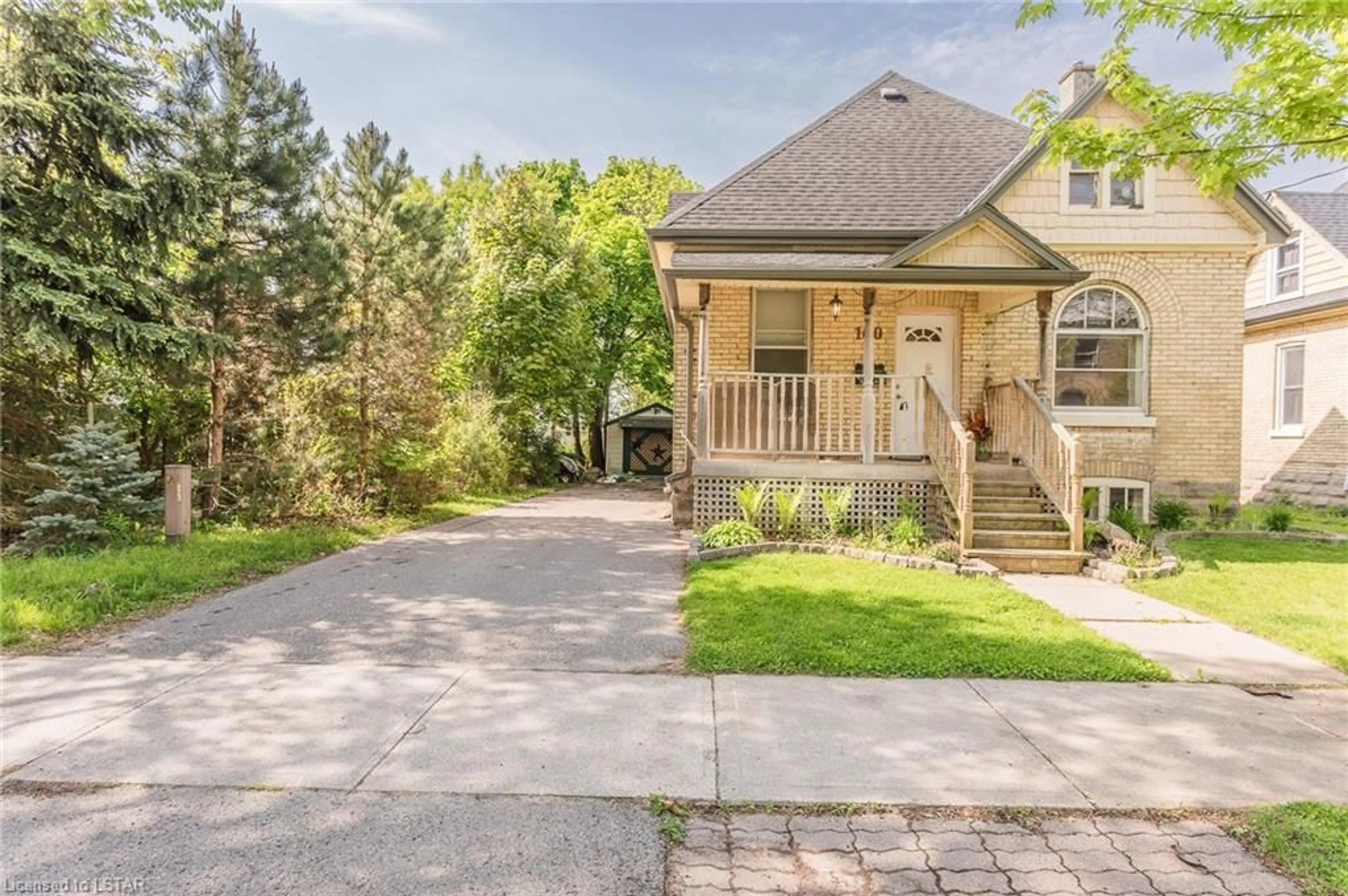 Frontside or backside of a home for 100 Malakoff St, St. Thomas Ontario N5P 1M4
