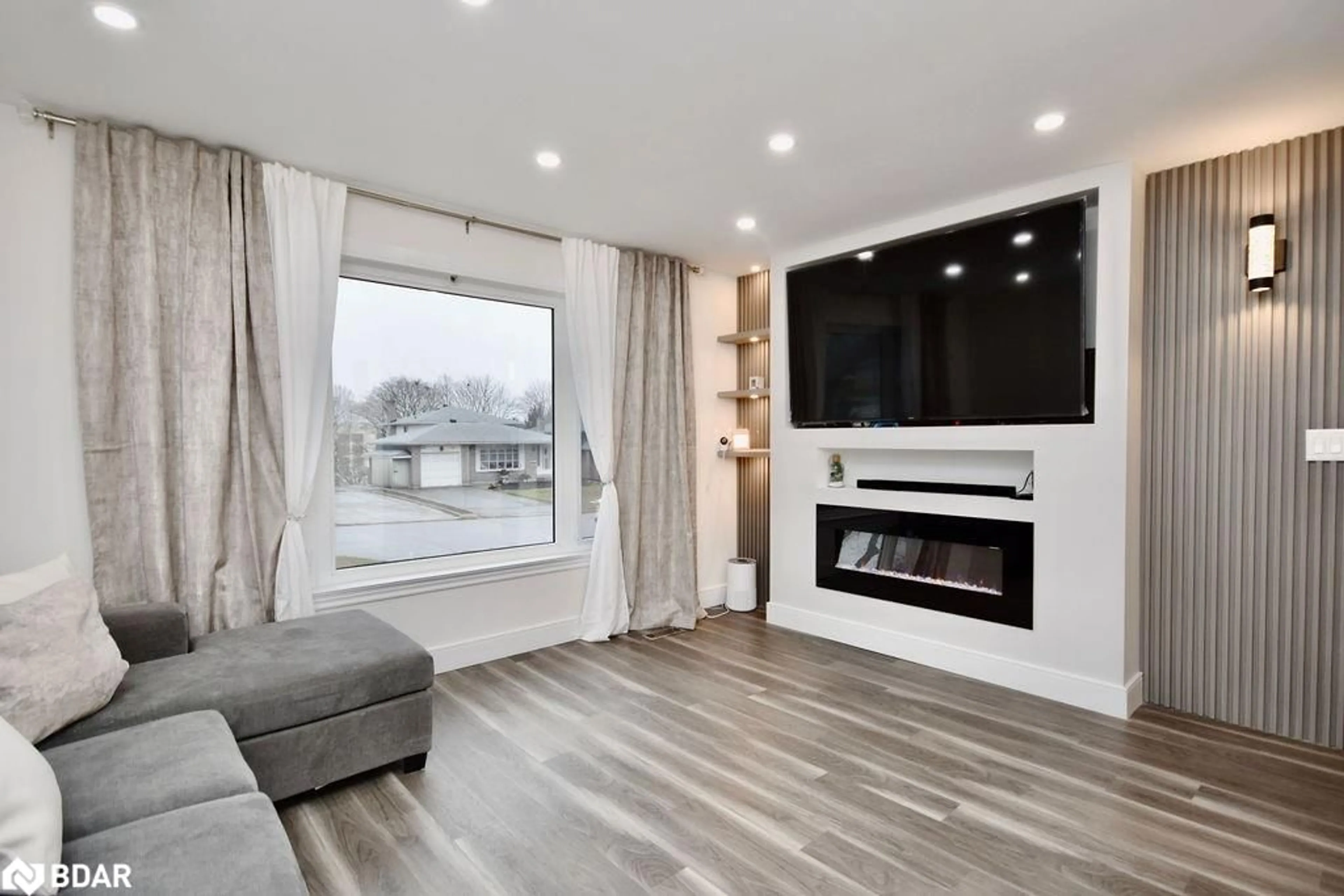 Home theater for 72 Jane Cres, Barrie Ontario L4N 3T8