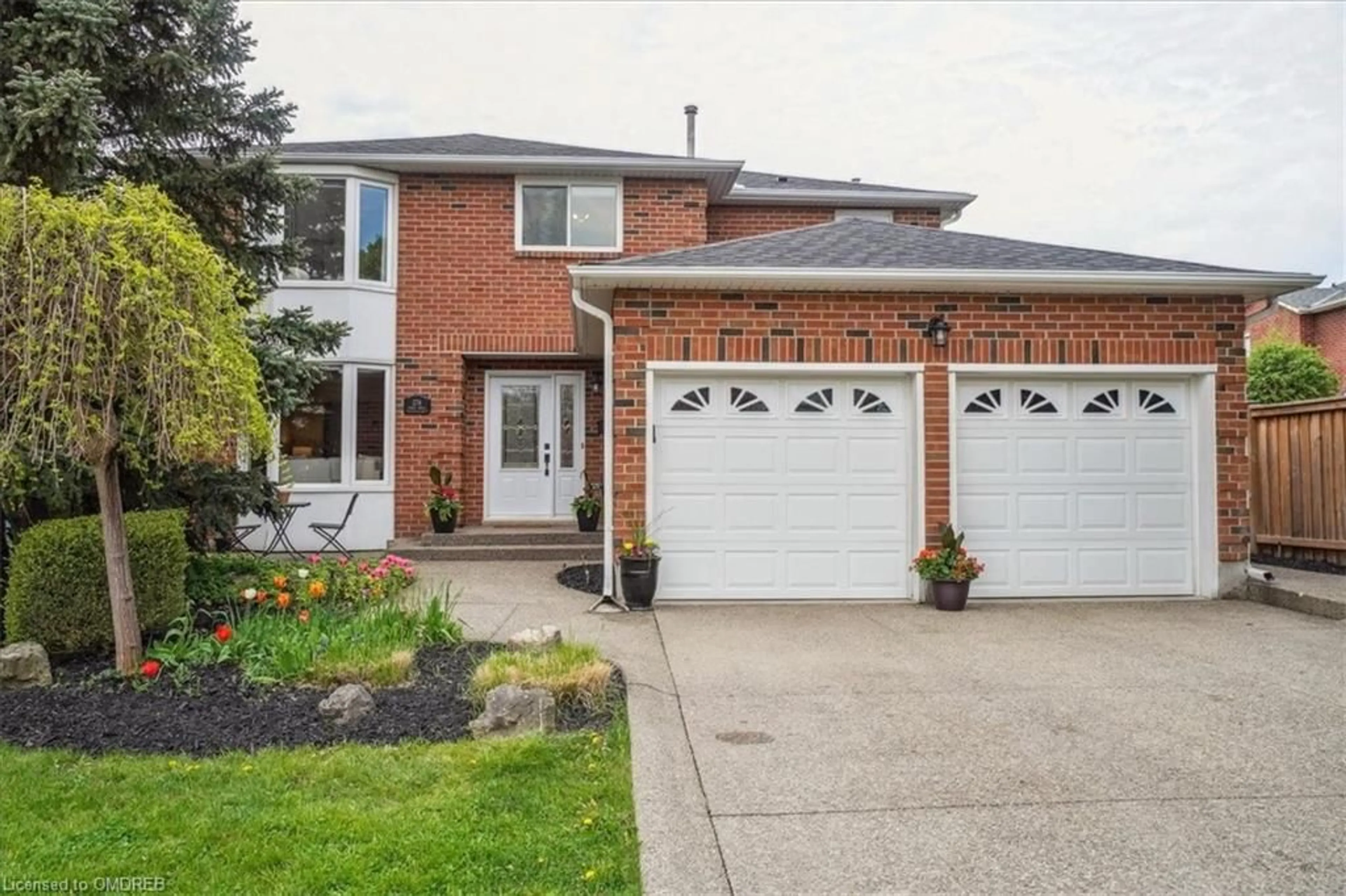 Home with brick exterior material for 274 Poole Dr, Oakville Ontario L6H 3W4