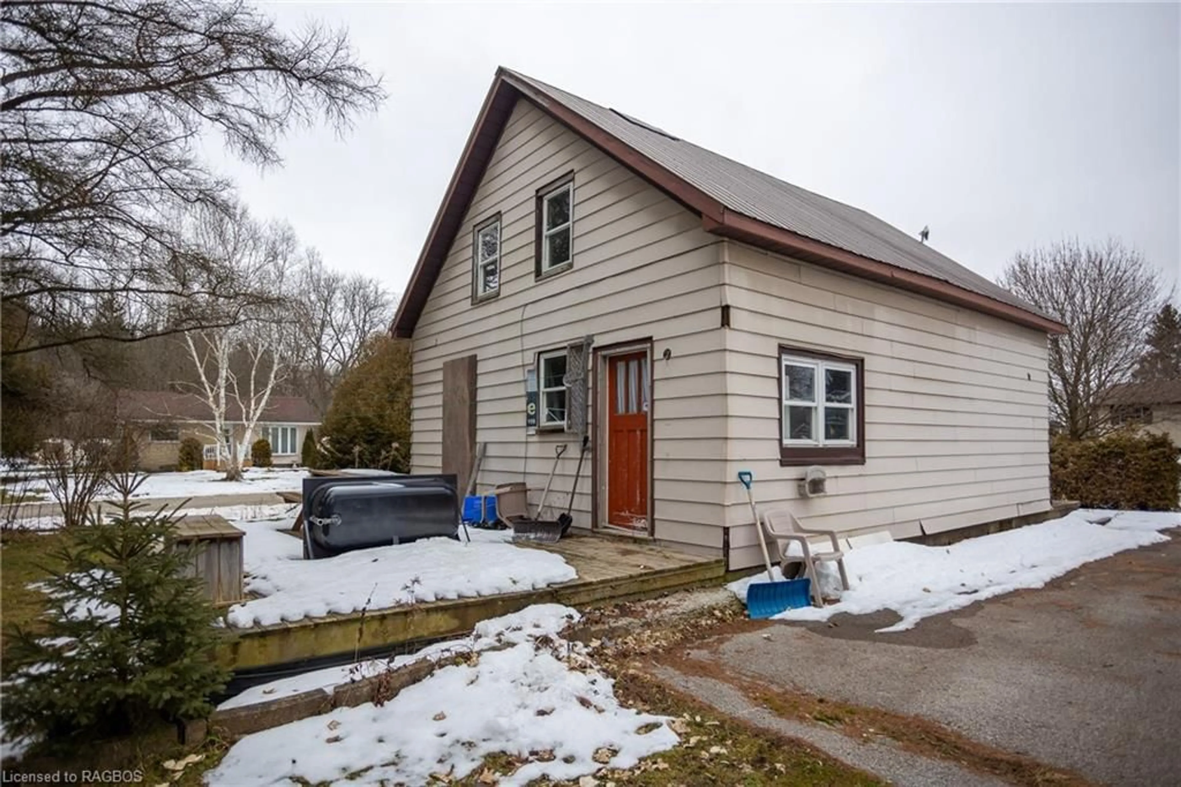 Frontside or backside of a home, cottage for 791 23rd St, Owen Sound Ontario N4K 4H4