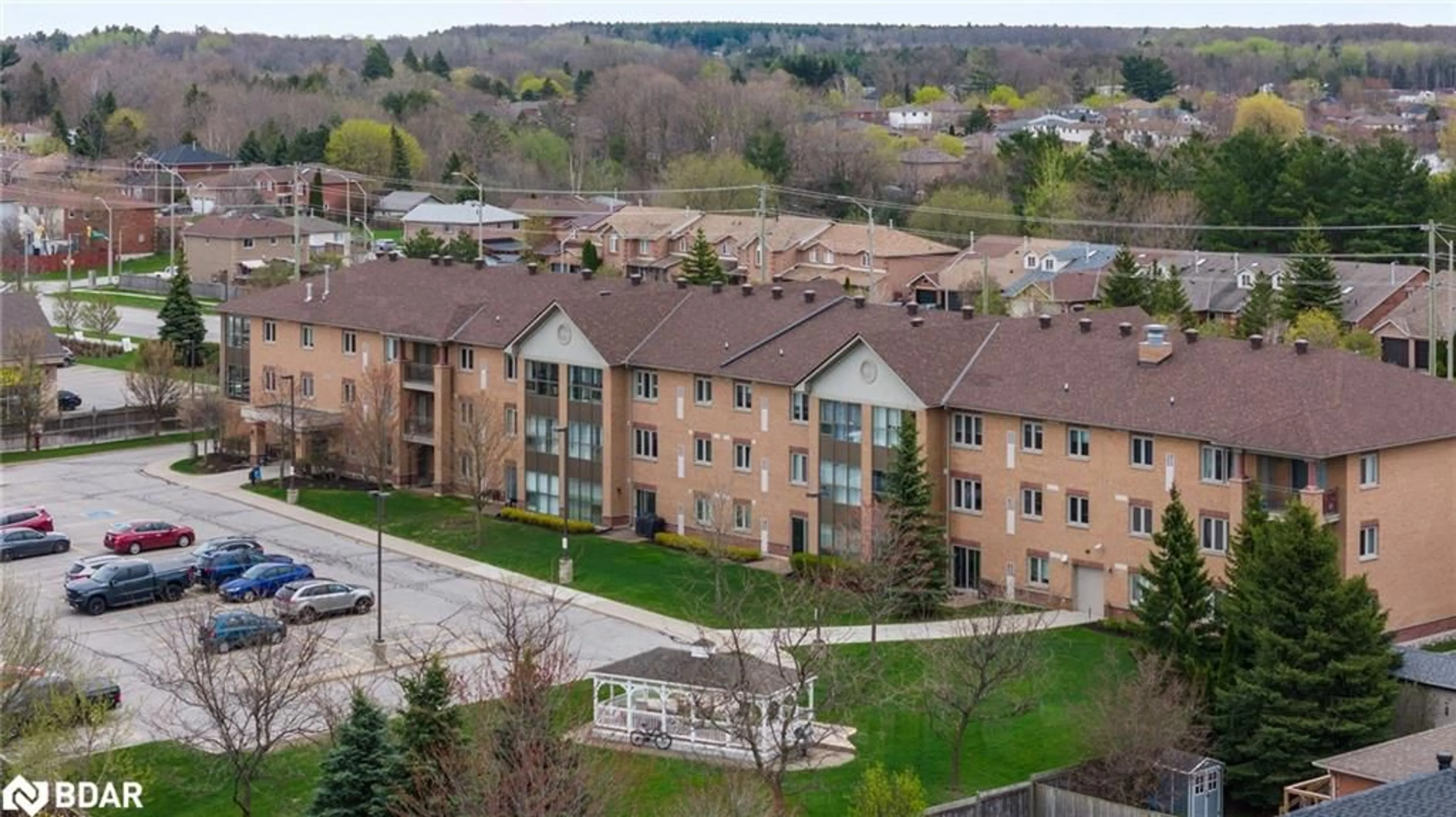 A pic from exterior of the house or condo for 500 Mapleview Dr #300, Barrie Ontario L4N 6C3