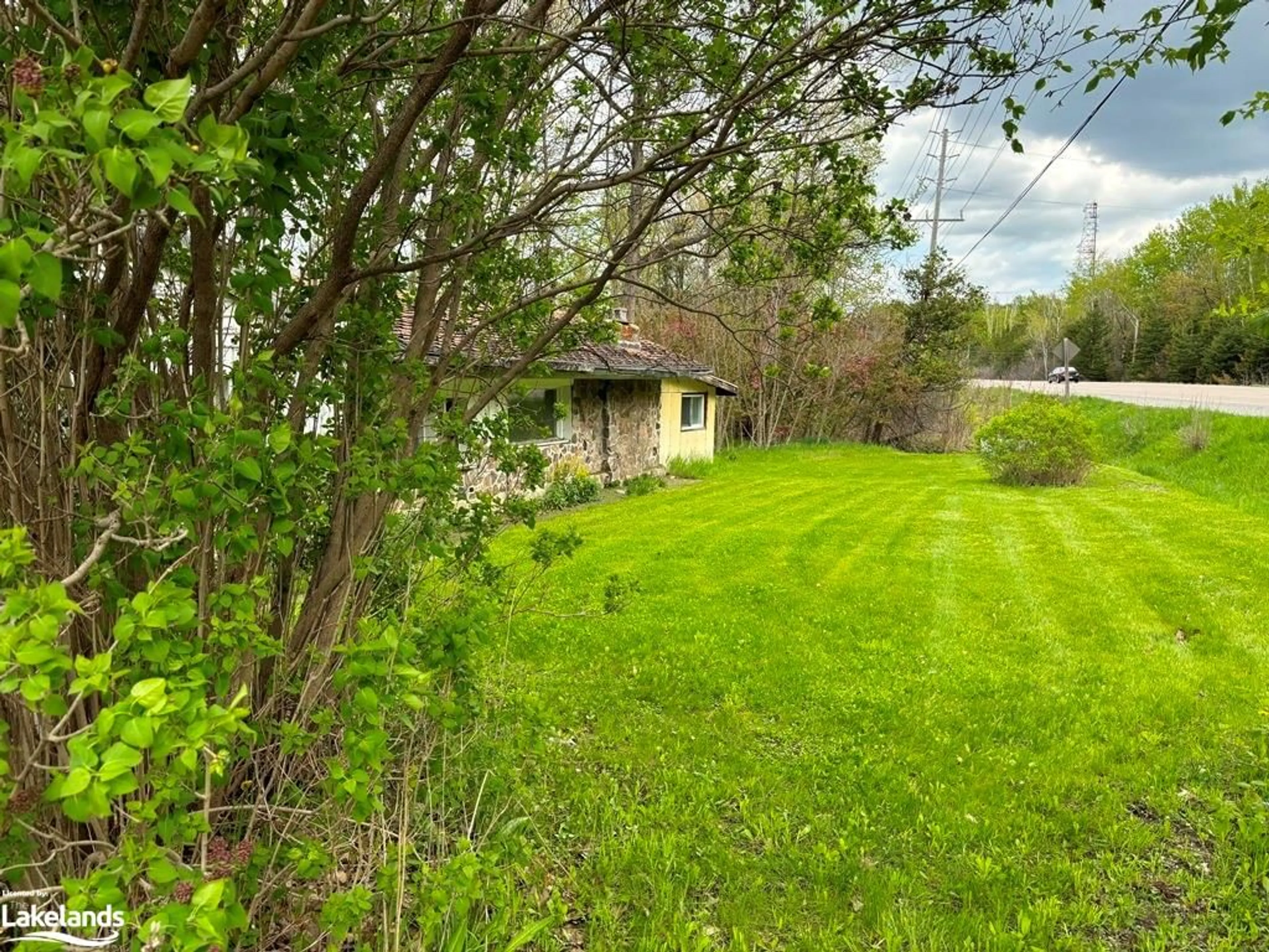 Cottage for 14065 The King's Highway No 12, Waubaushene Ontario L0K 2C0