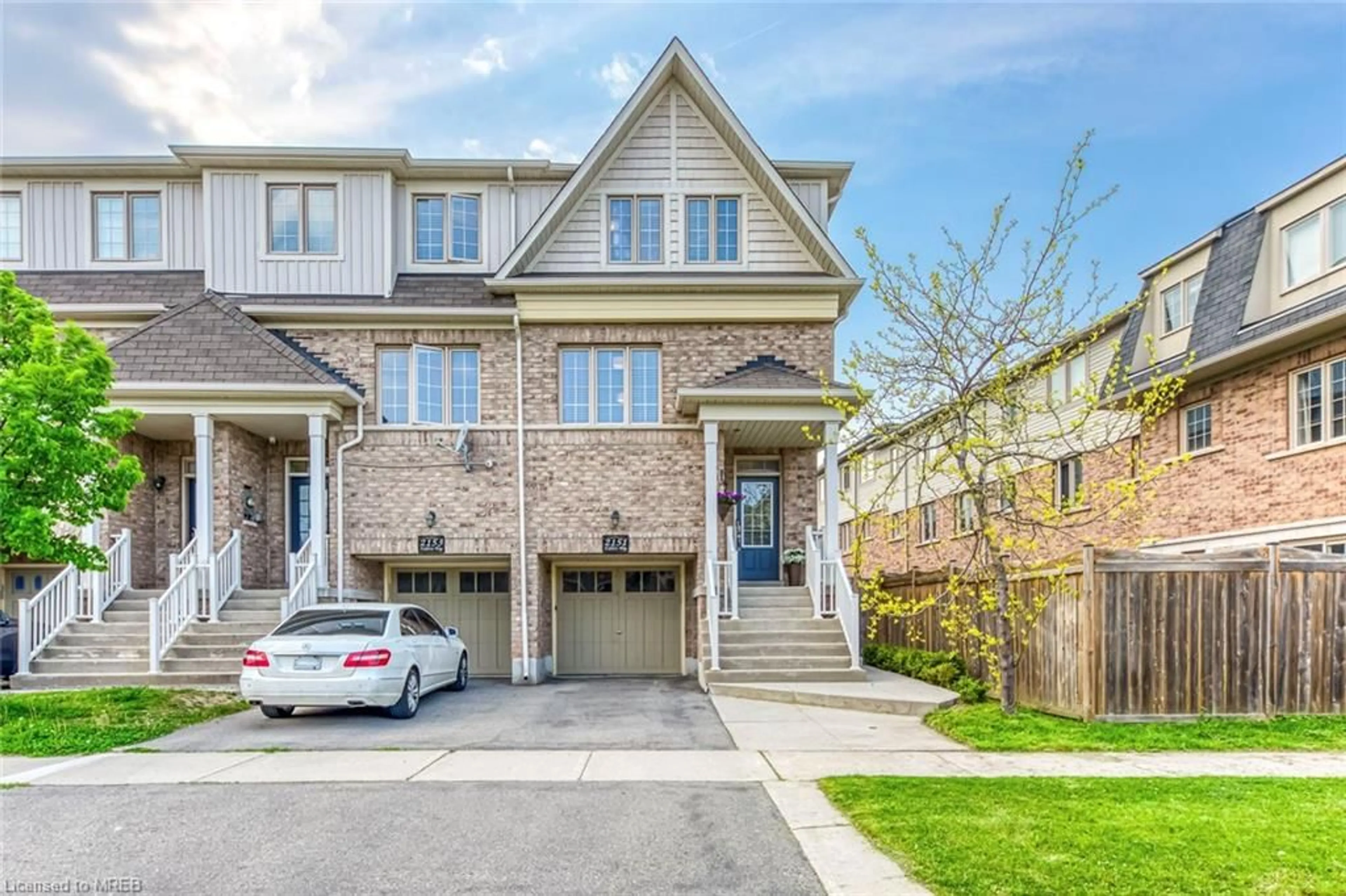 A pic from exterior of the house or condo for 2151 Fiddlers Way, Oakville Ontario L6M 0M5