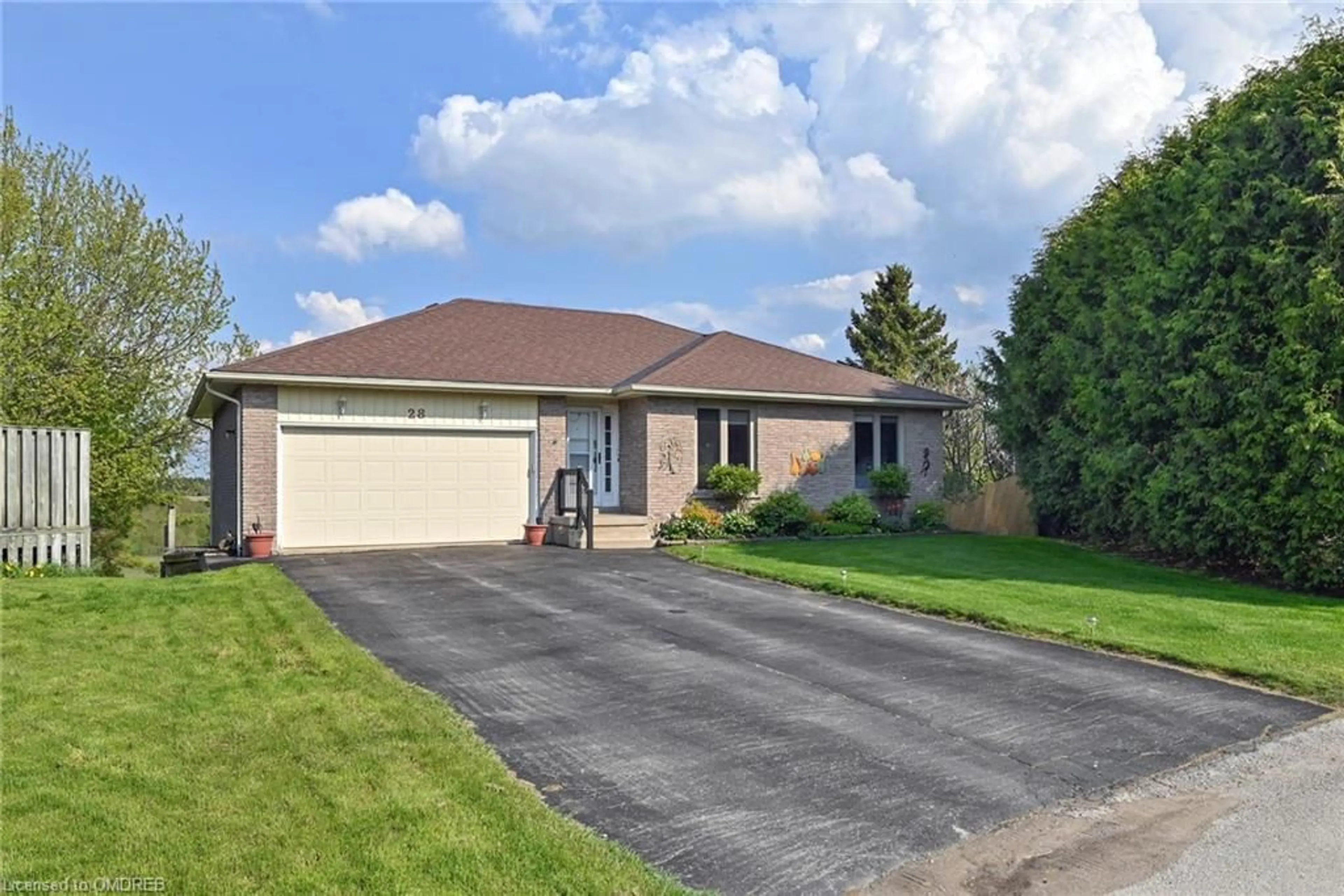Frontside or backside of a home for 28 Mary Crt, Grand Valley Ontario L9W 5V7