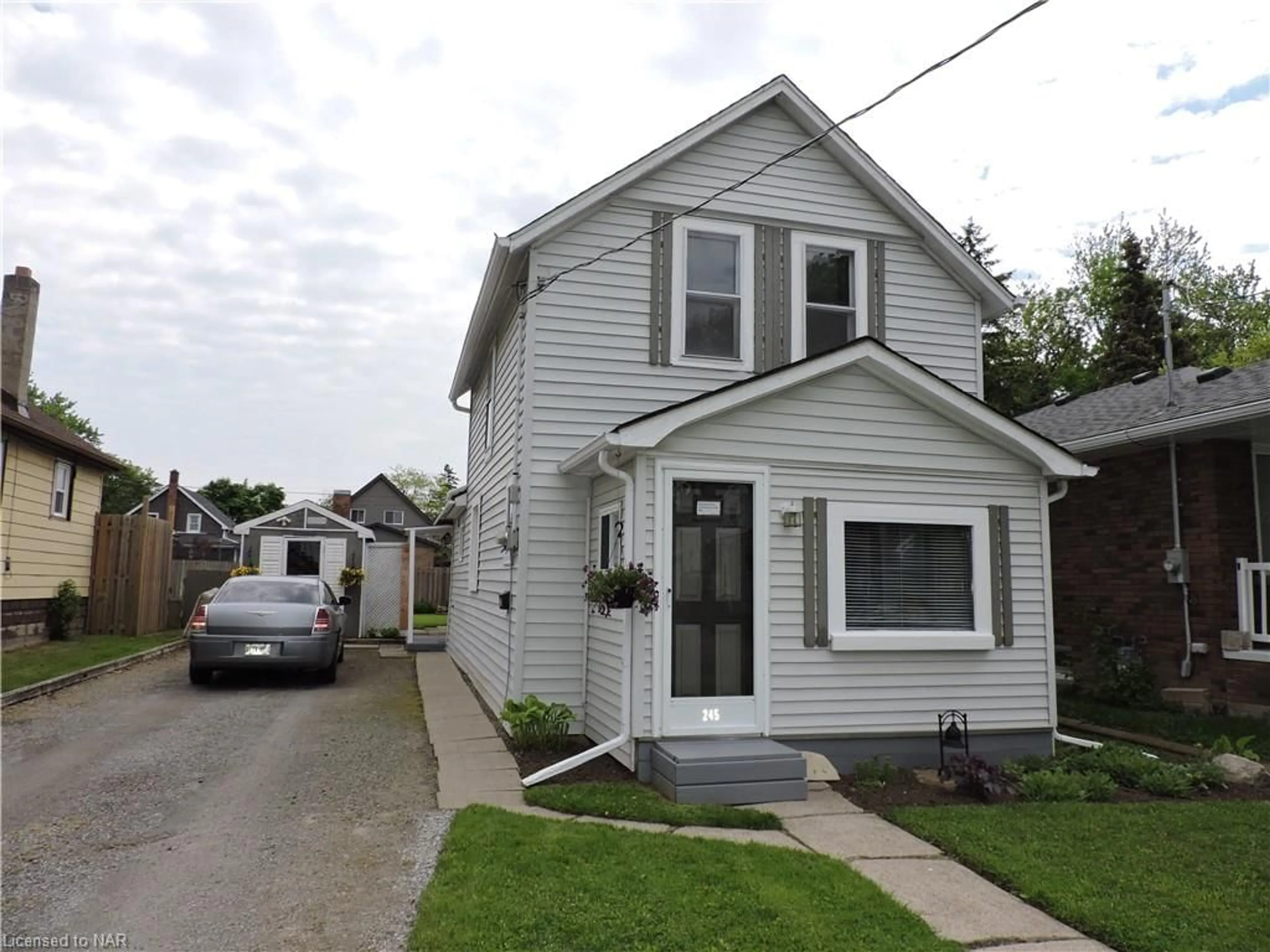 Frontside or backside of a home for 245 Chaffey St, Welland Ontario L3B 2Y7