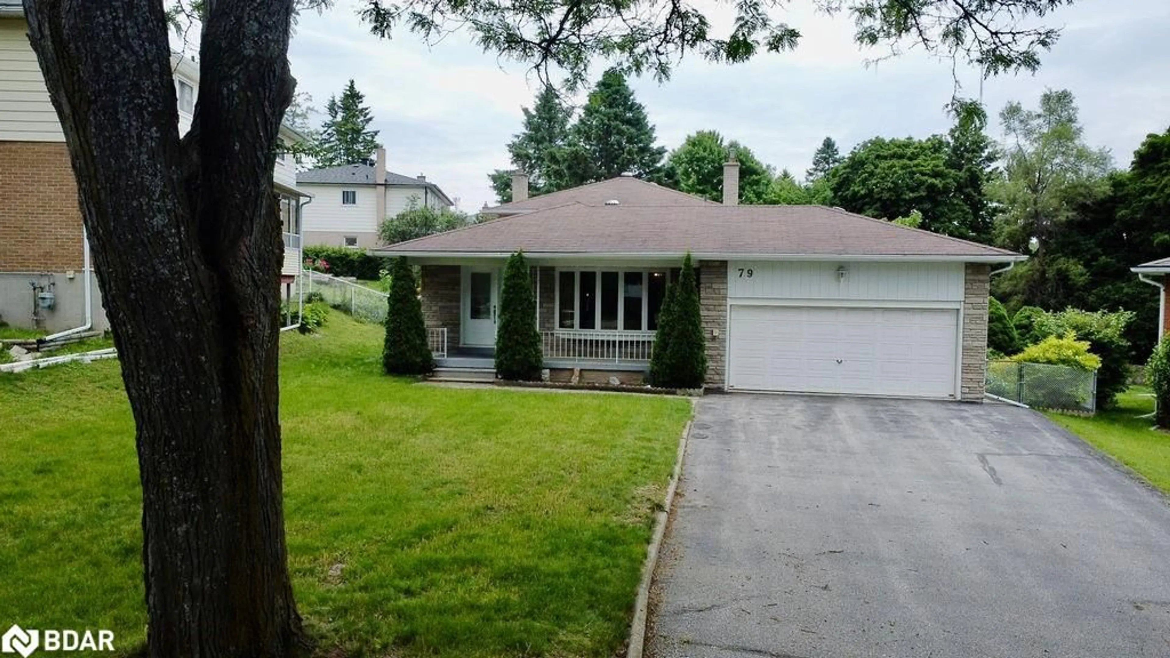 Outside view for 79 Jane Cres, Barrie Ontario L4N 3T9