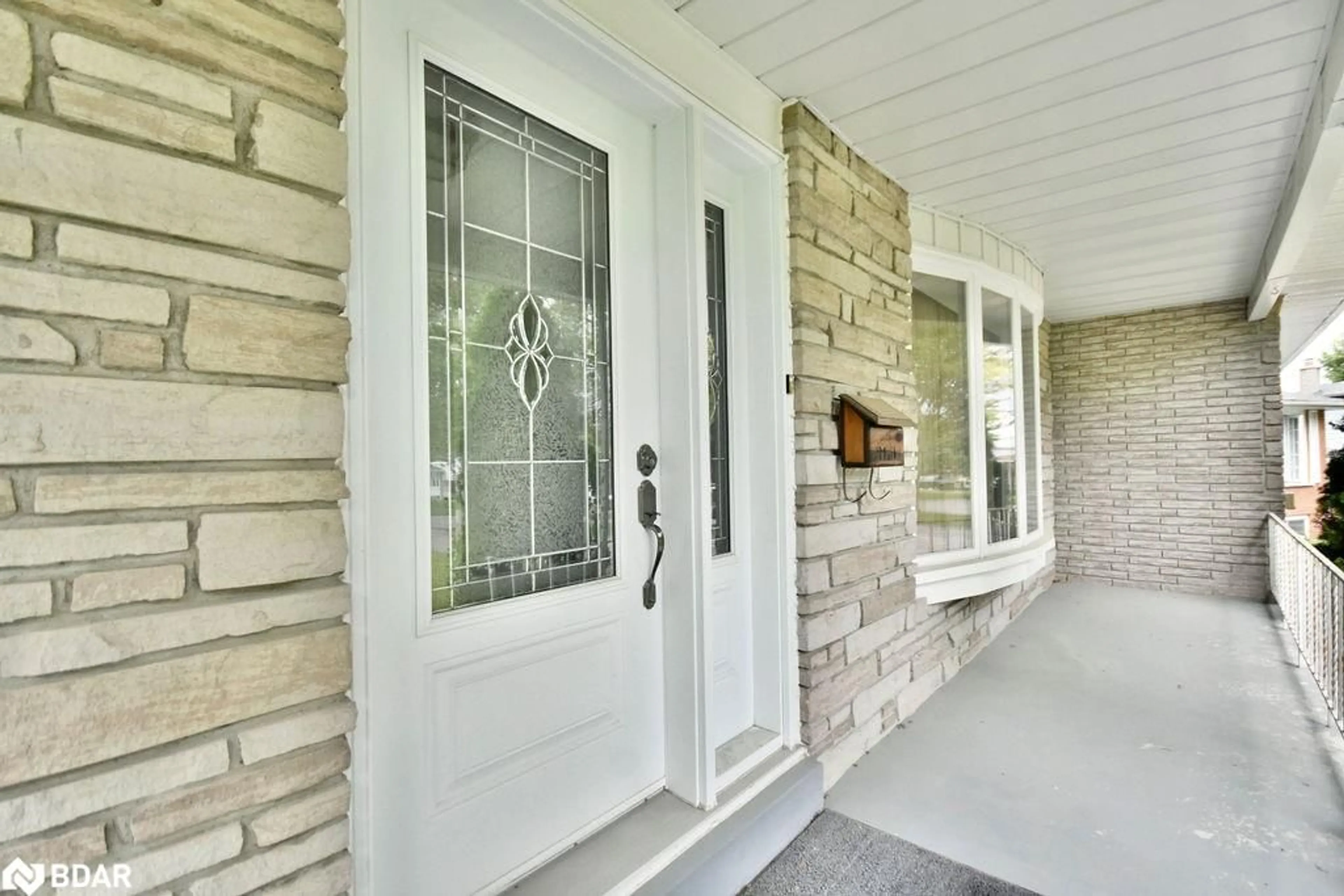 Indoor entryway for 79 Jane Cres, Barrie Ontario L4N 3T9