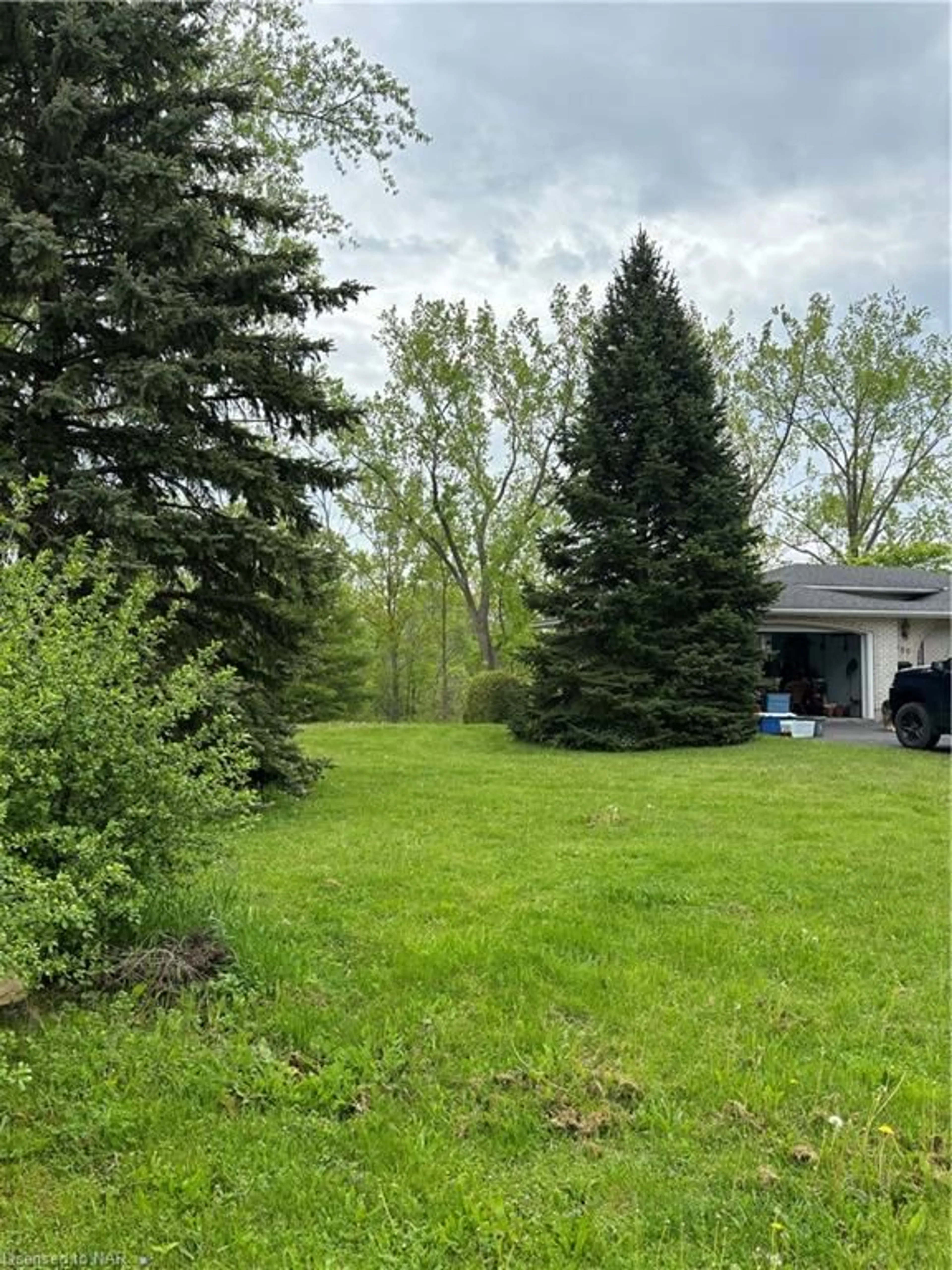 Fenced yard for 300 Albany St, Fort Erie Ontario L2A 1L9