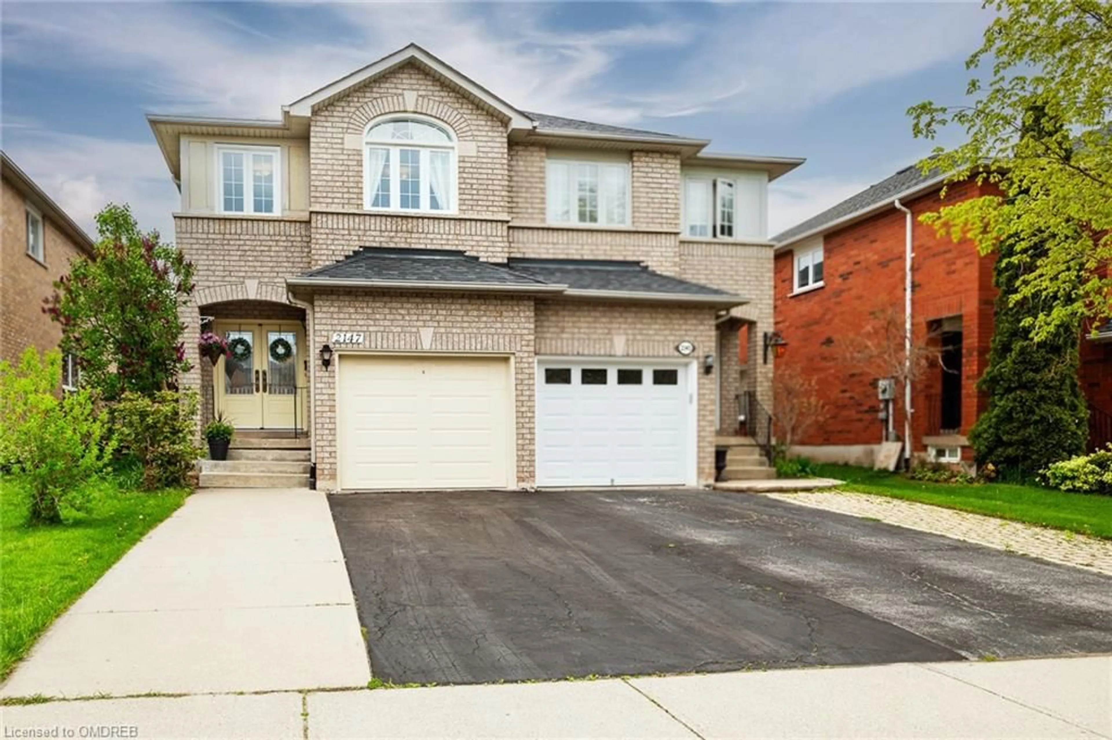 Home with brick exterior material for 2147 Shady Glen Rd, Oakville Ontario L6M 3N7