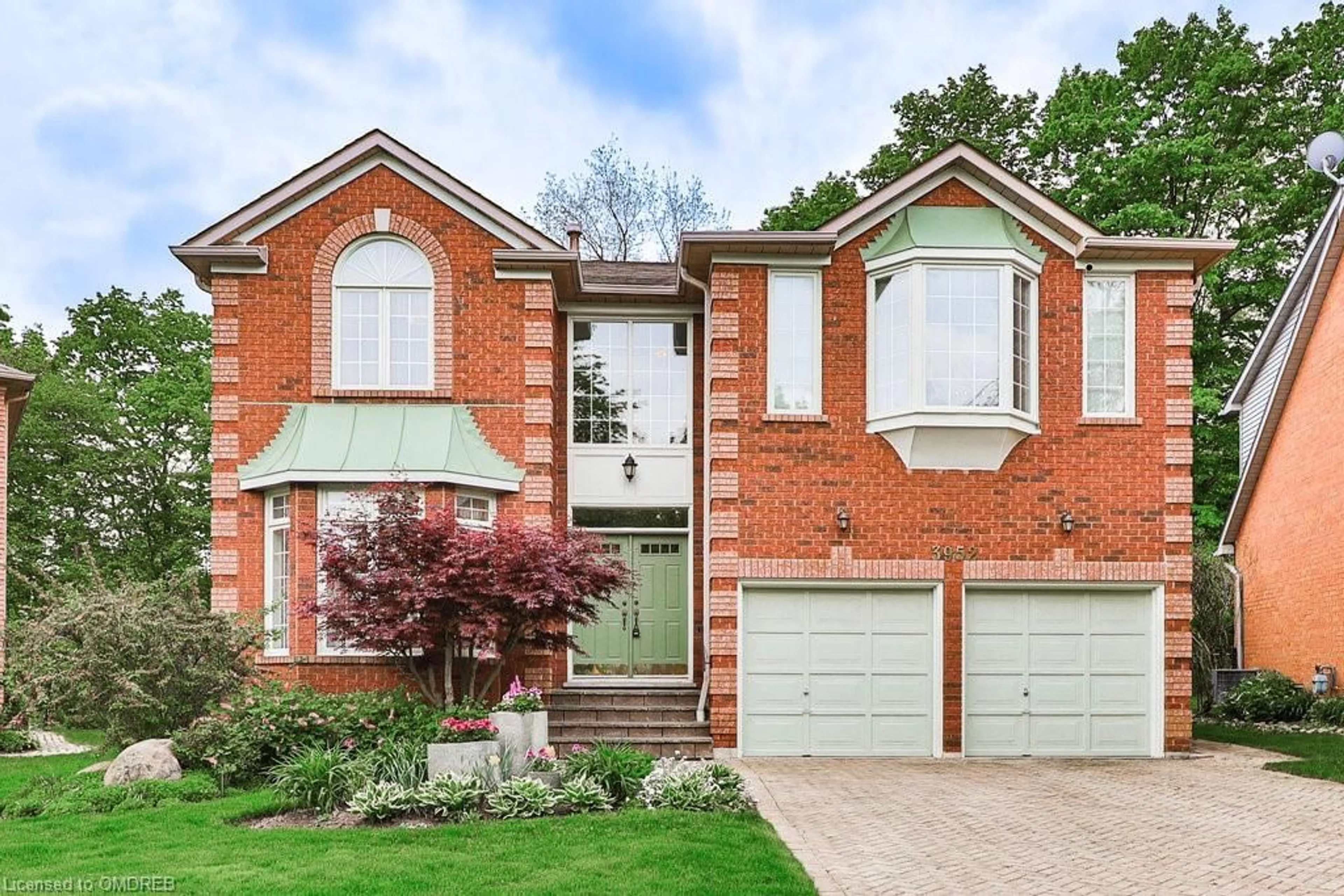 Home with brick exterior material for 3952 Rolling Valley Dr, Mississauga Ontario L5L 5V9