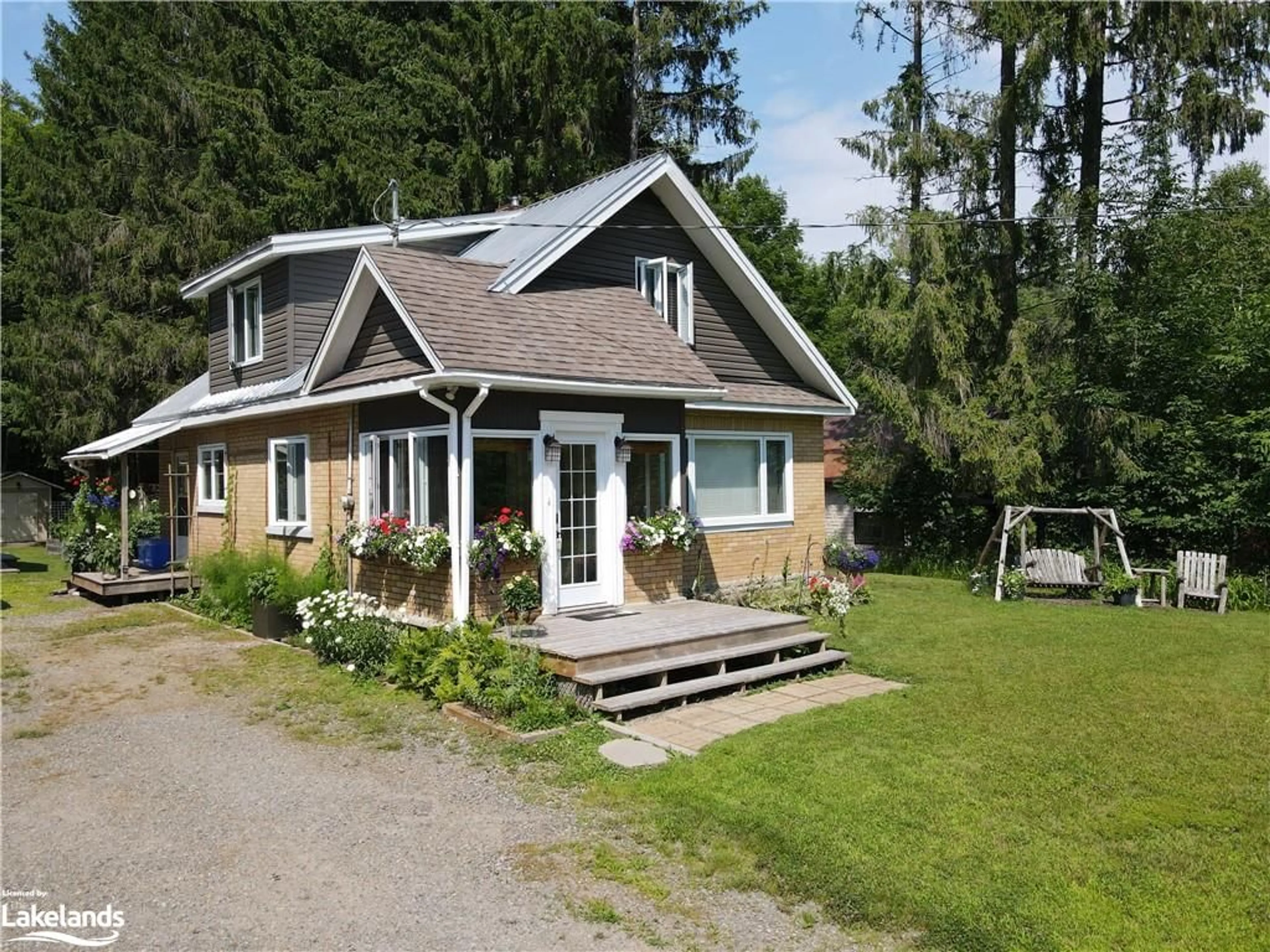 Cottage for 433 North Mary Lake Rd, Huntsville Ontario P1H 1R9