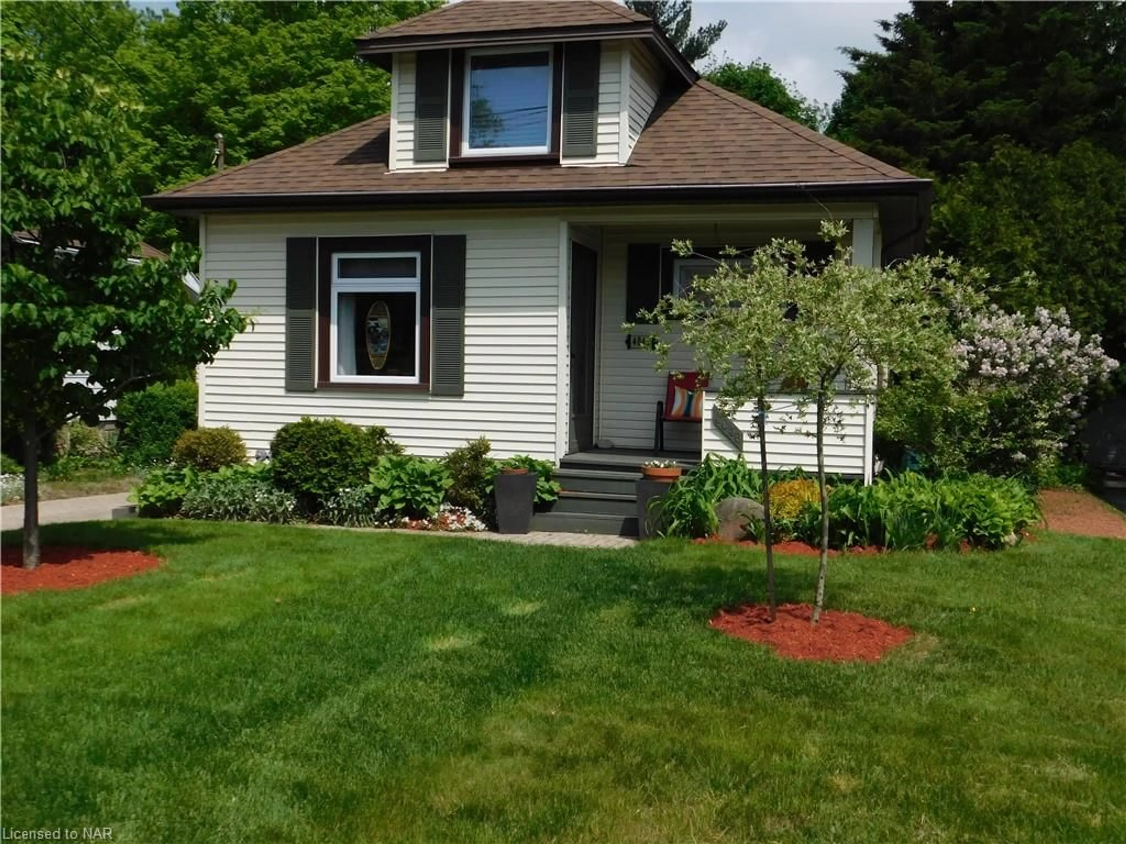 Frontside or backside of a home for 4046 Longhurst Ave, Niagara Falls Ontario L2E 6G6