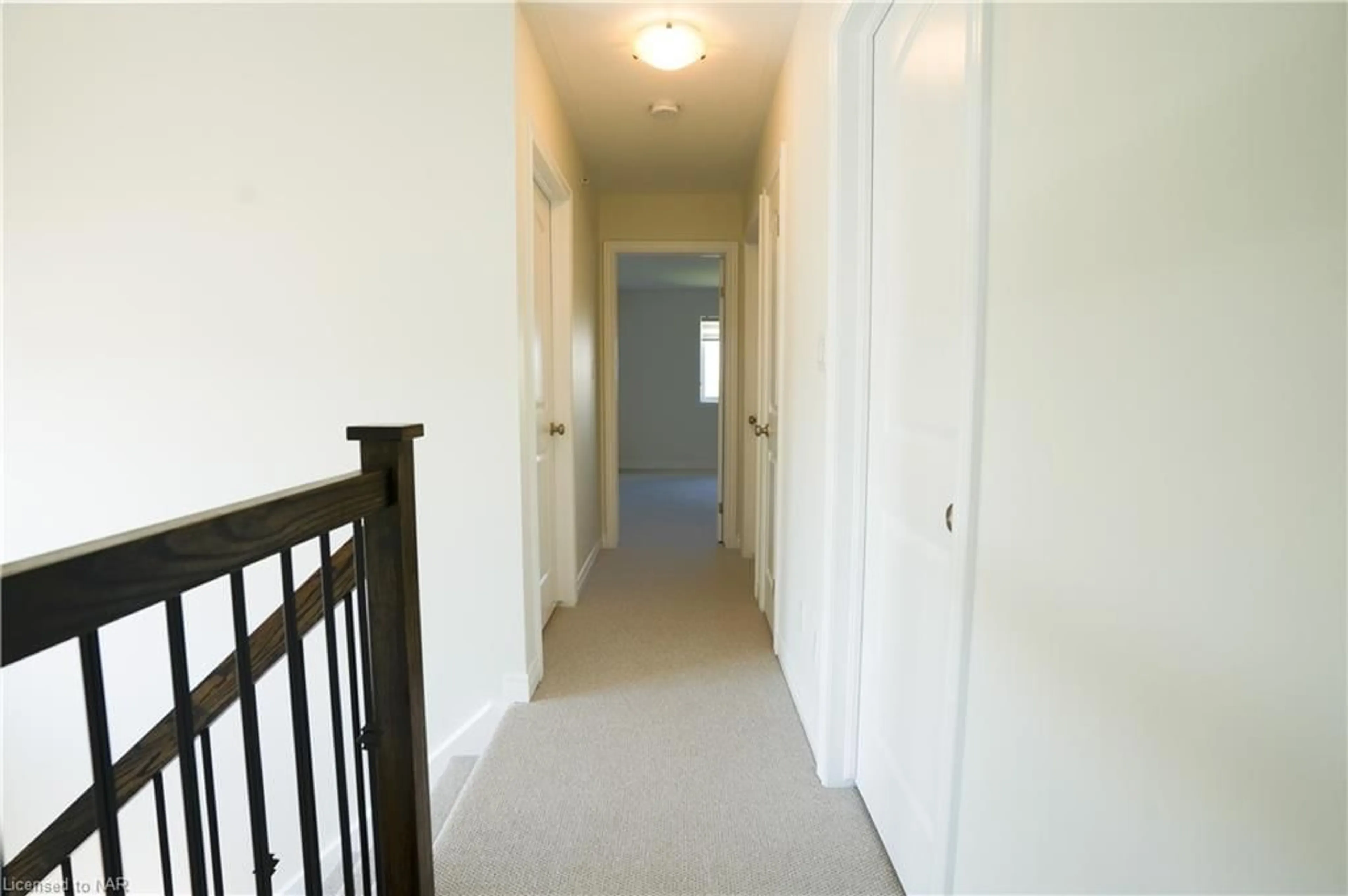 Indoor foyer for 47 Videl Cres, St. Catharines Ontario L2W 0A3