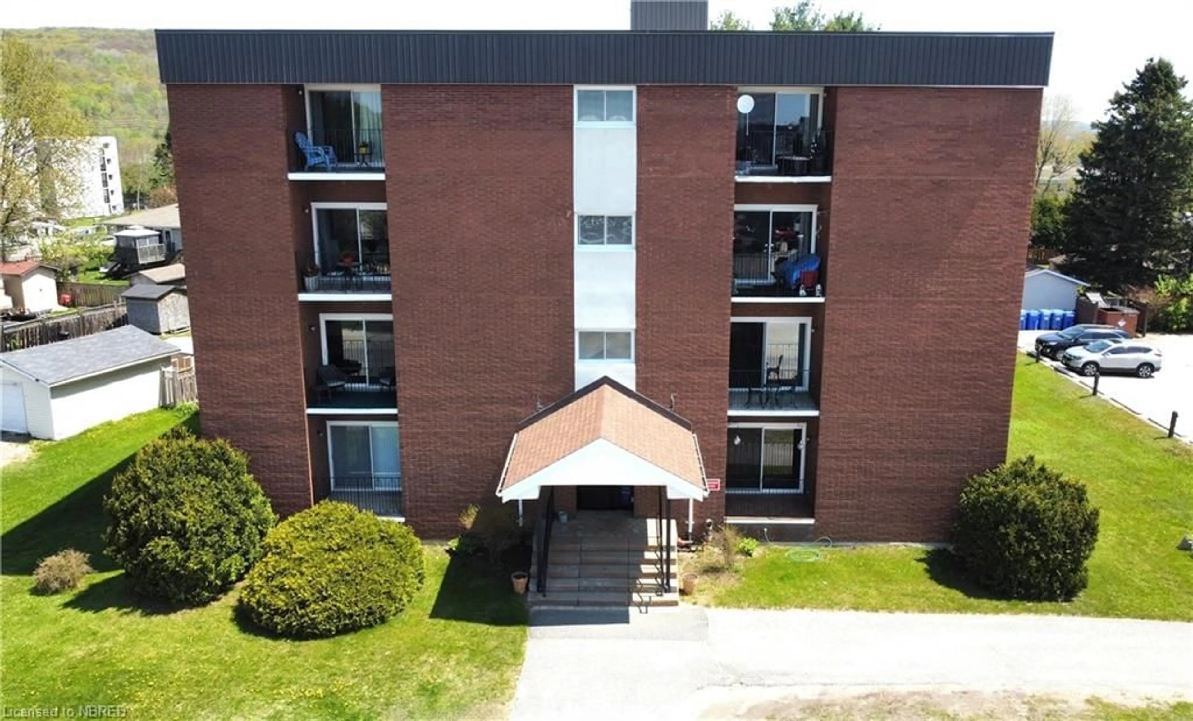 A pic from exterior of the house or condo for 122 Giroux St #302, North Bay Ontario P1B 7Y7