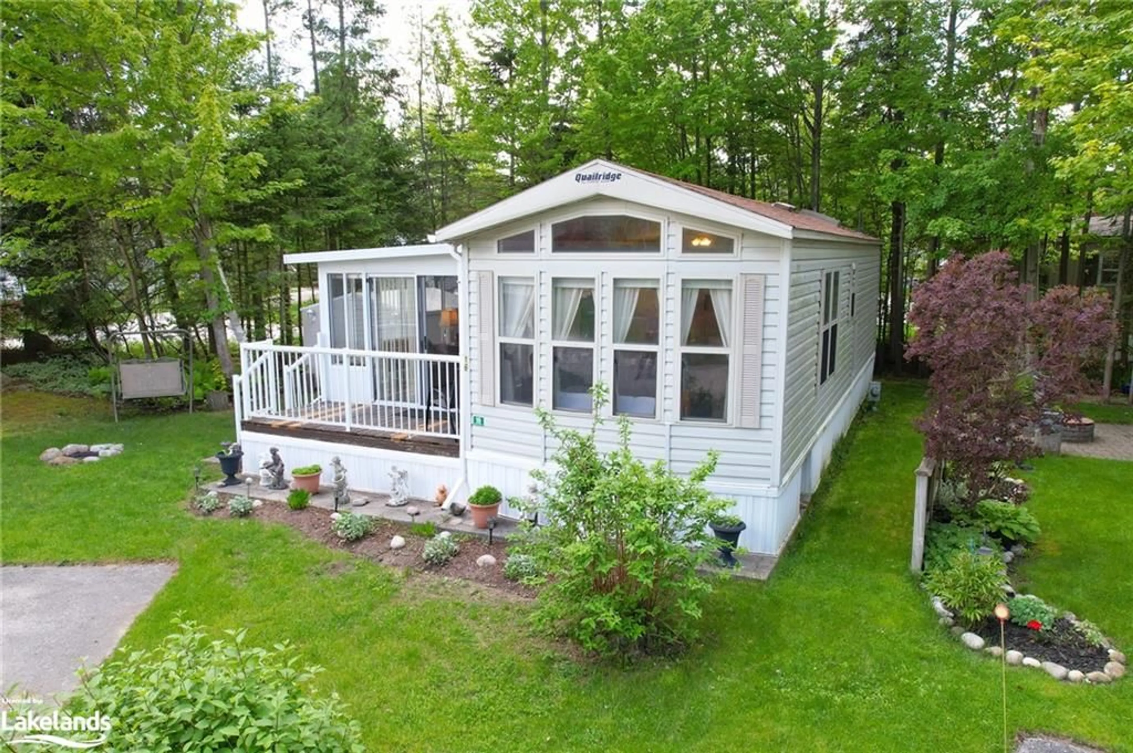 Cottage for 16 Huron Cir, Wasaga Beach Ontario L9Z 1X7