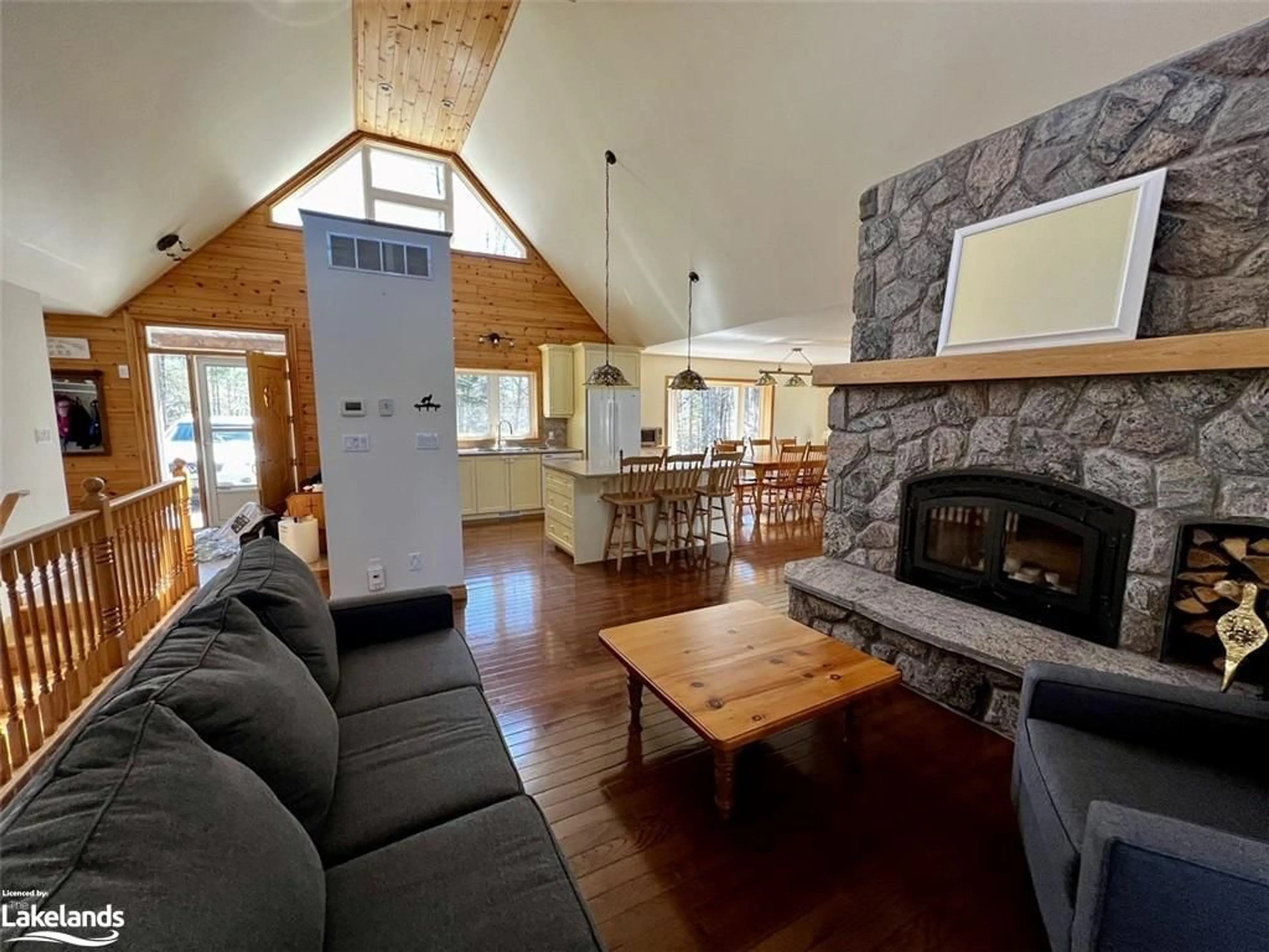 Living room for 1071 #8 Trout Lake Rd, Lake Of Bays Ontario P0B 1A0