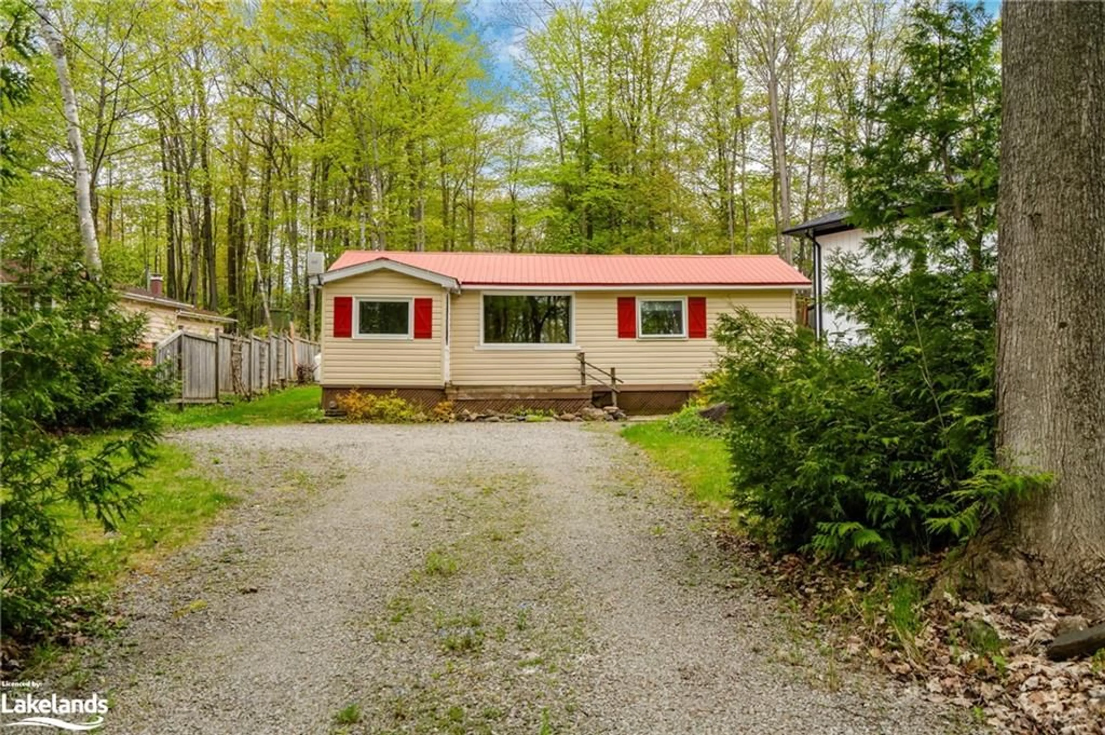 Cottage for 48 Mcarthur Dr, Penetanguishene Ontario L9M 1W9
