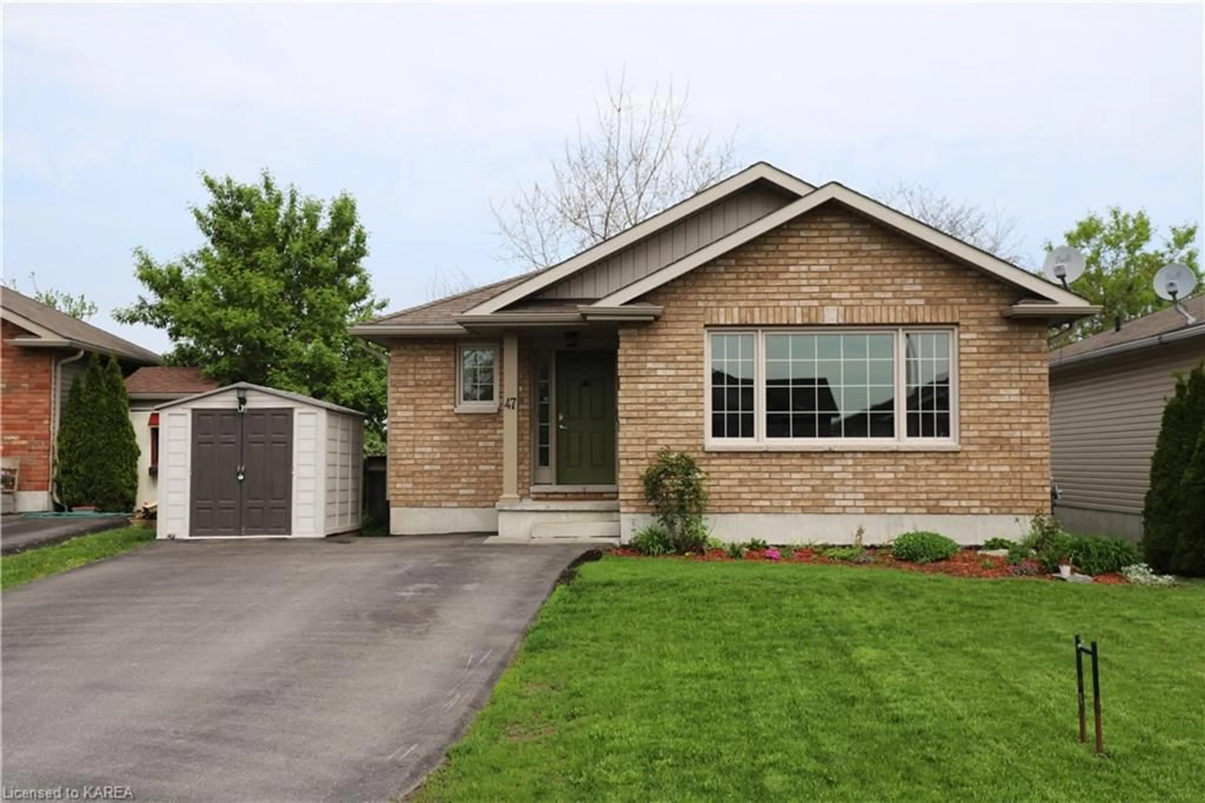 Home with brick exterior material for 47 Follwell Cres, Belleville Ontario K8N 5Z6