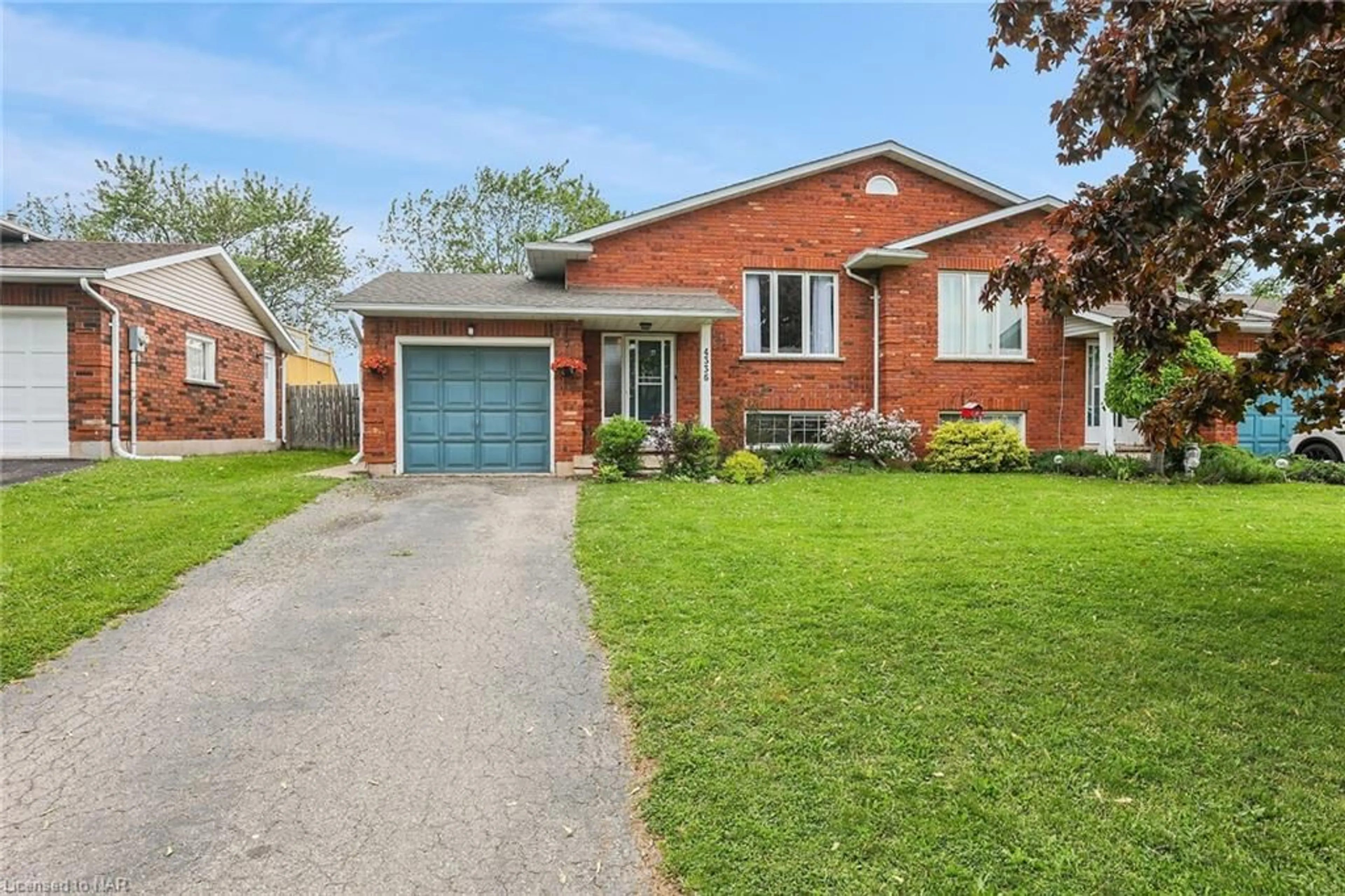 Home with brick exterior material for 4336 Concord Ave, Beamsville Ontario L0R 1B6