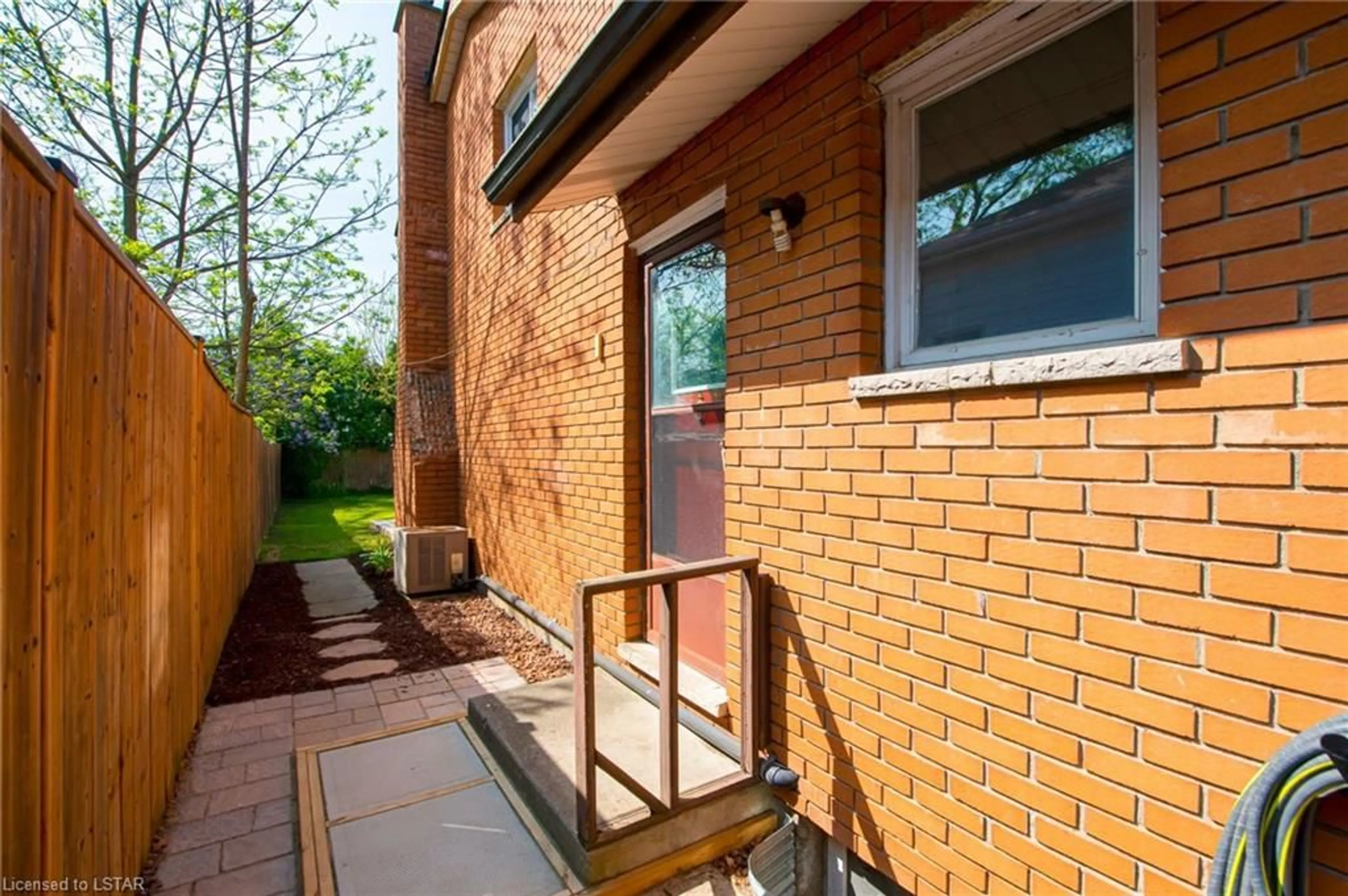 Patio for 151.5 Walnut St, London Ontario N6H 1A5