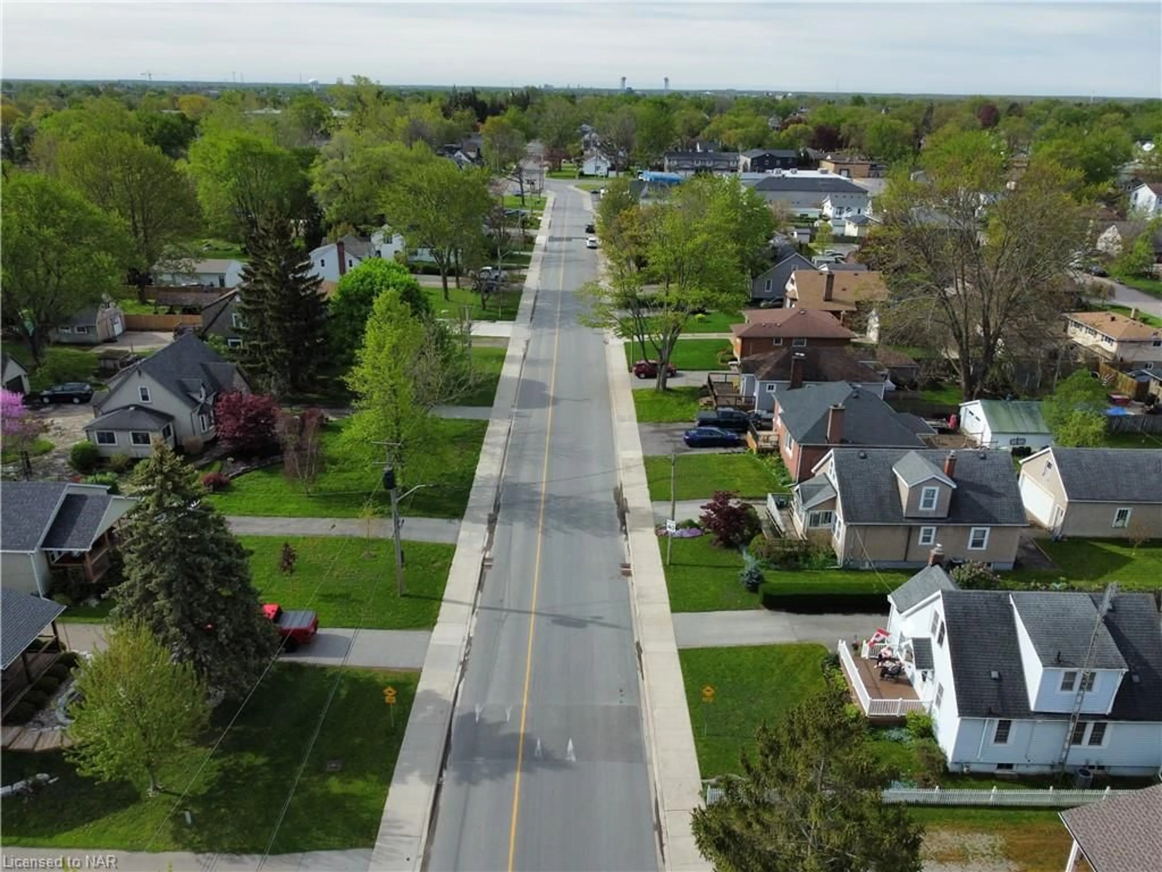 A view of a street for 357 Aqueduct St, Welland Ontario L3C 1C9