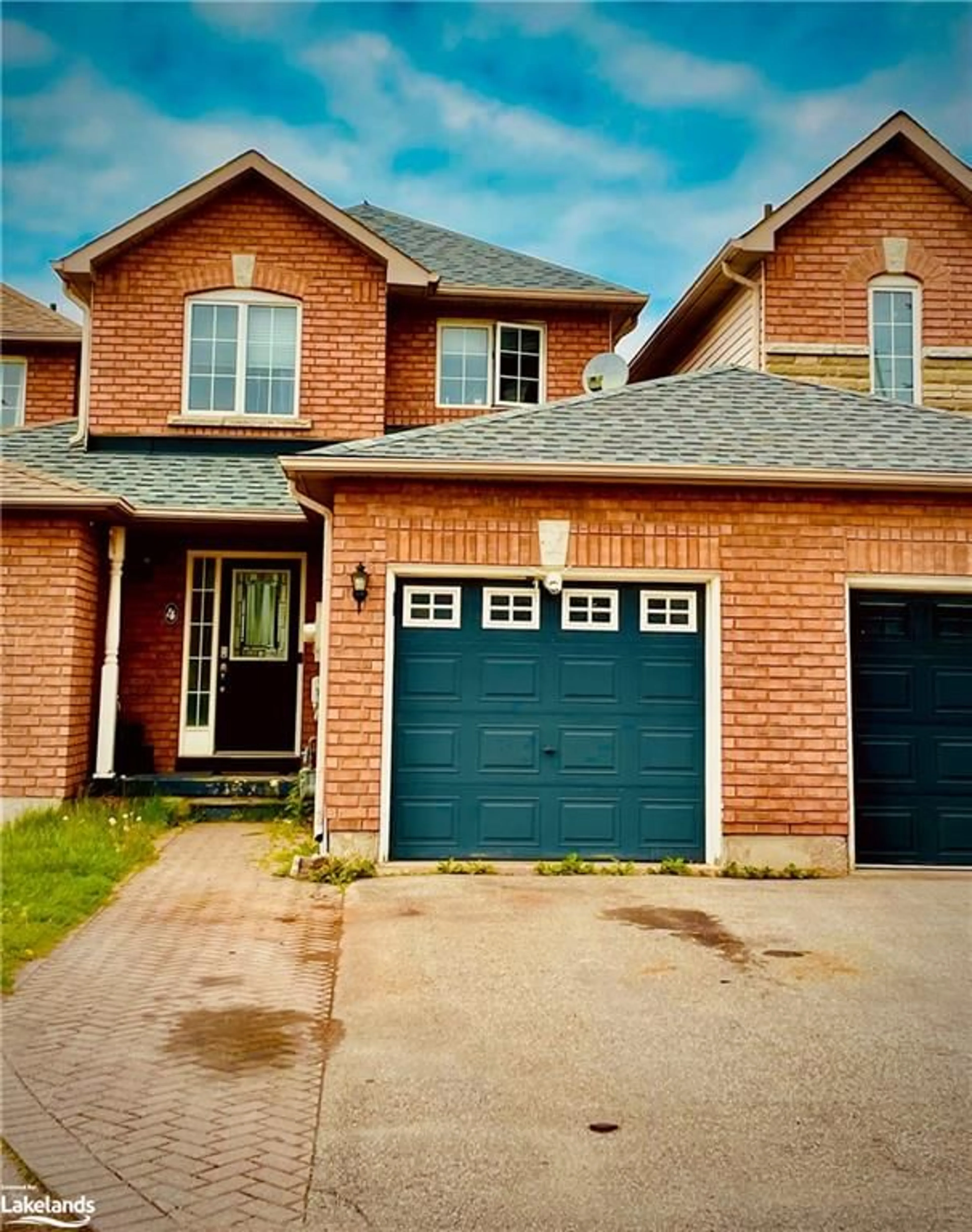 Home with brick exterior material for 4 Hawthorne Cres, Barrie Ontario L4N 8K1