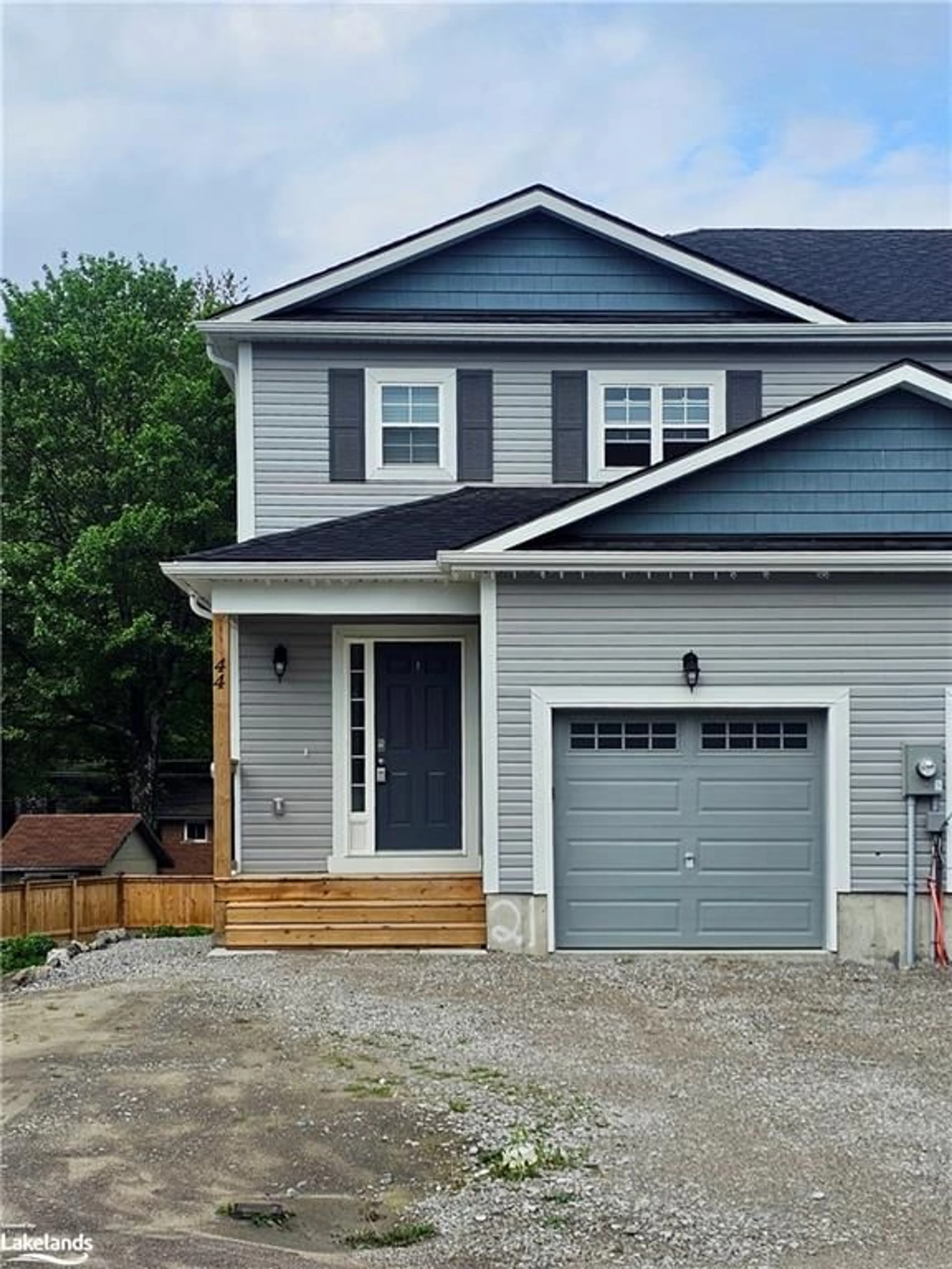 Indoor entryway for 44 Nicole Park Crt, Bracebridge Ontario P1L 0C8