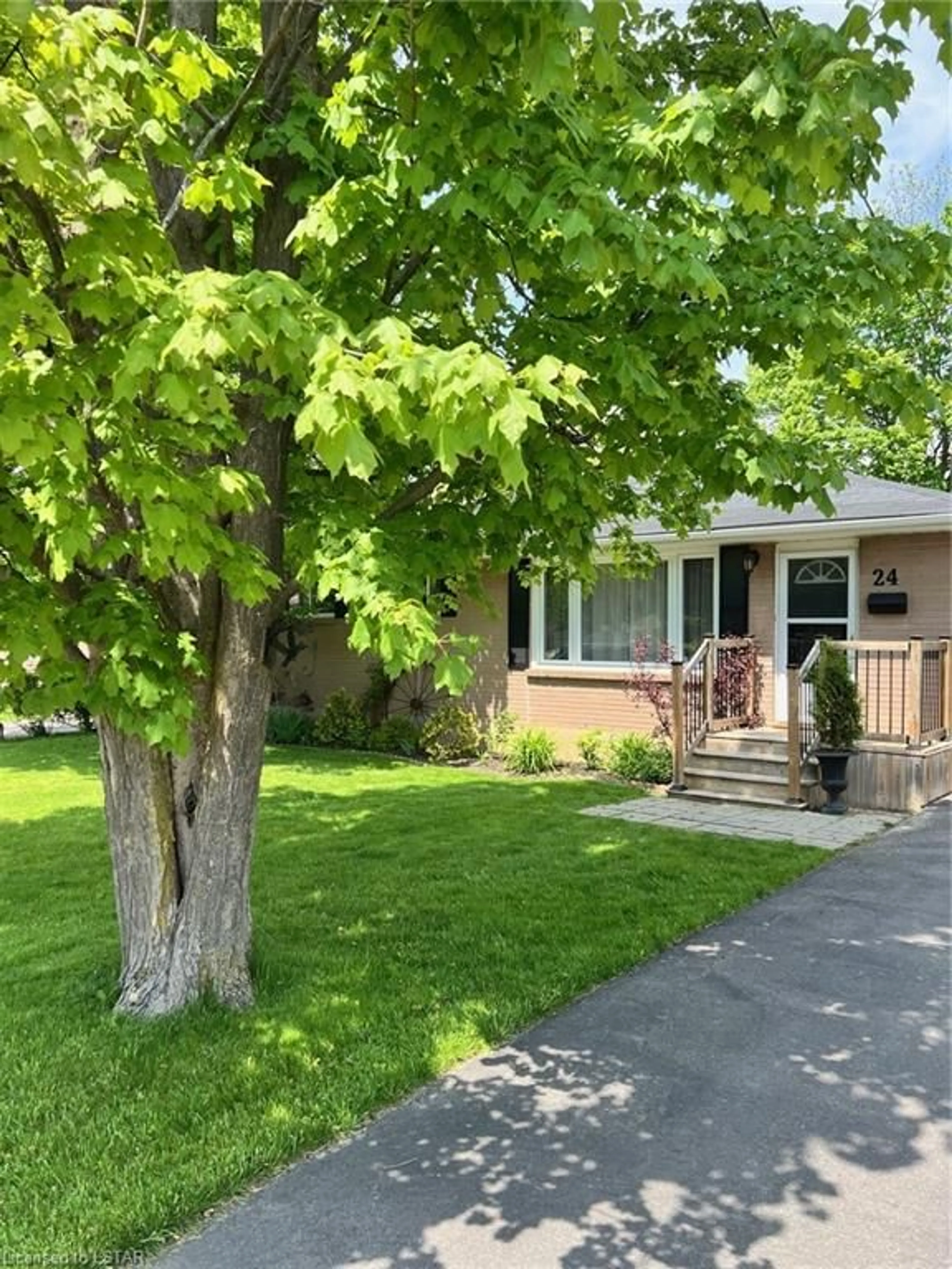 Frontside or backside of a home for 24 Brant Ave, St. Thomas Ontario N5R 1Z4