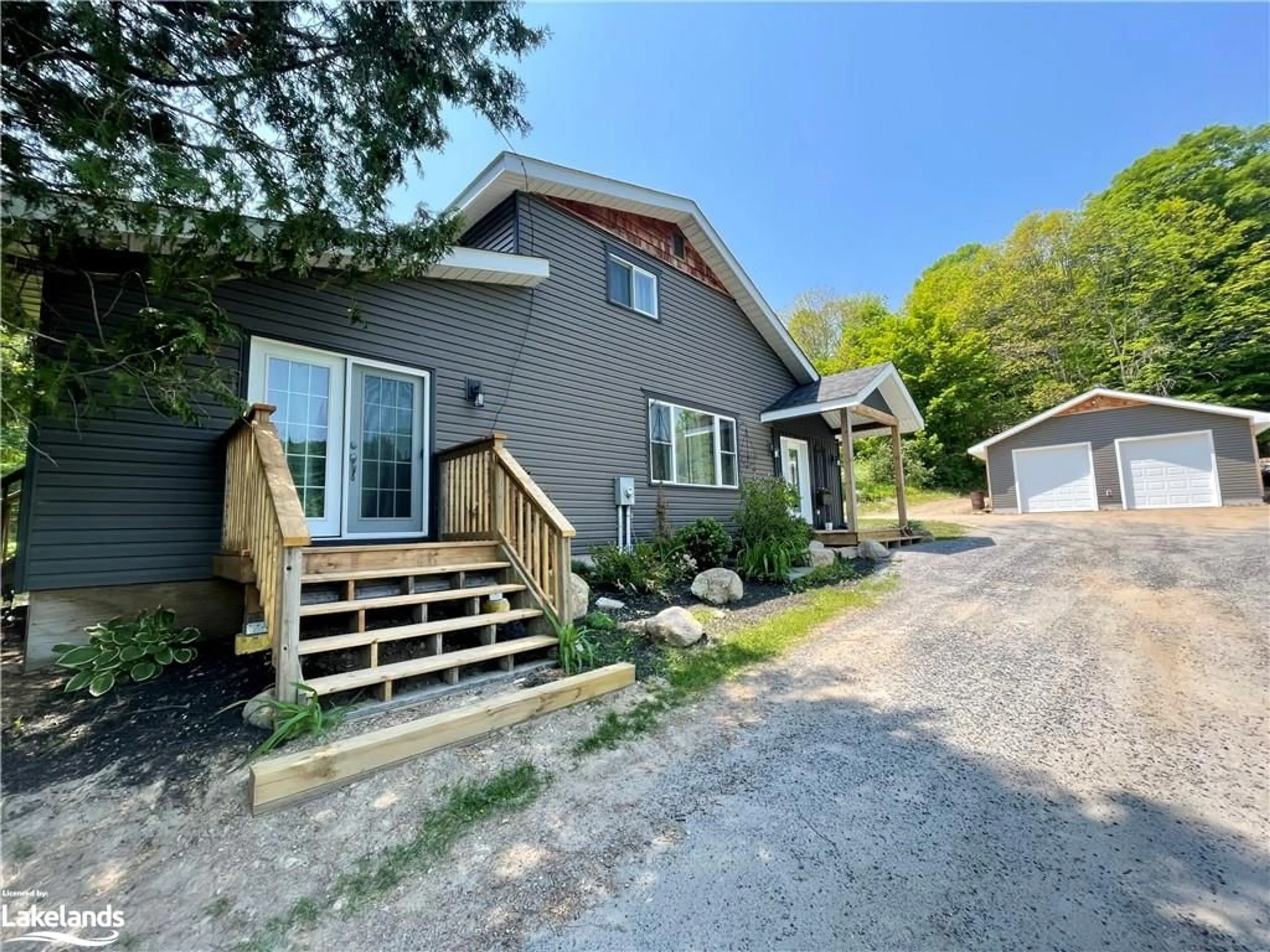 Frontside or backside of a home for 1067 North Mary Lake Rd, Huntsville Ontario P1H 2J3