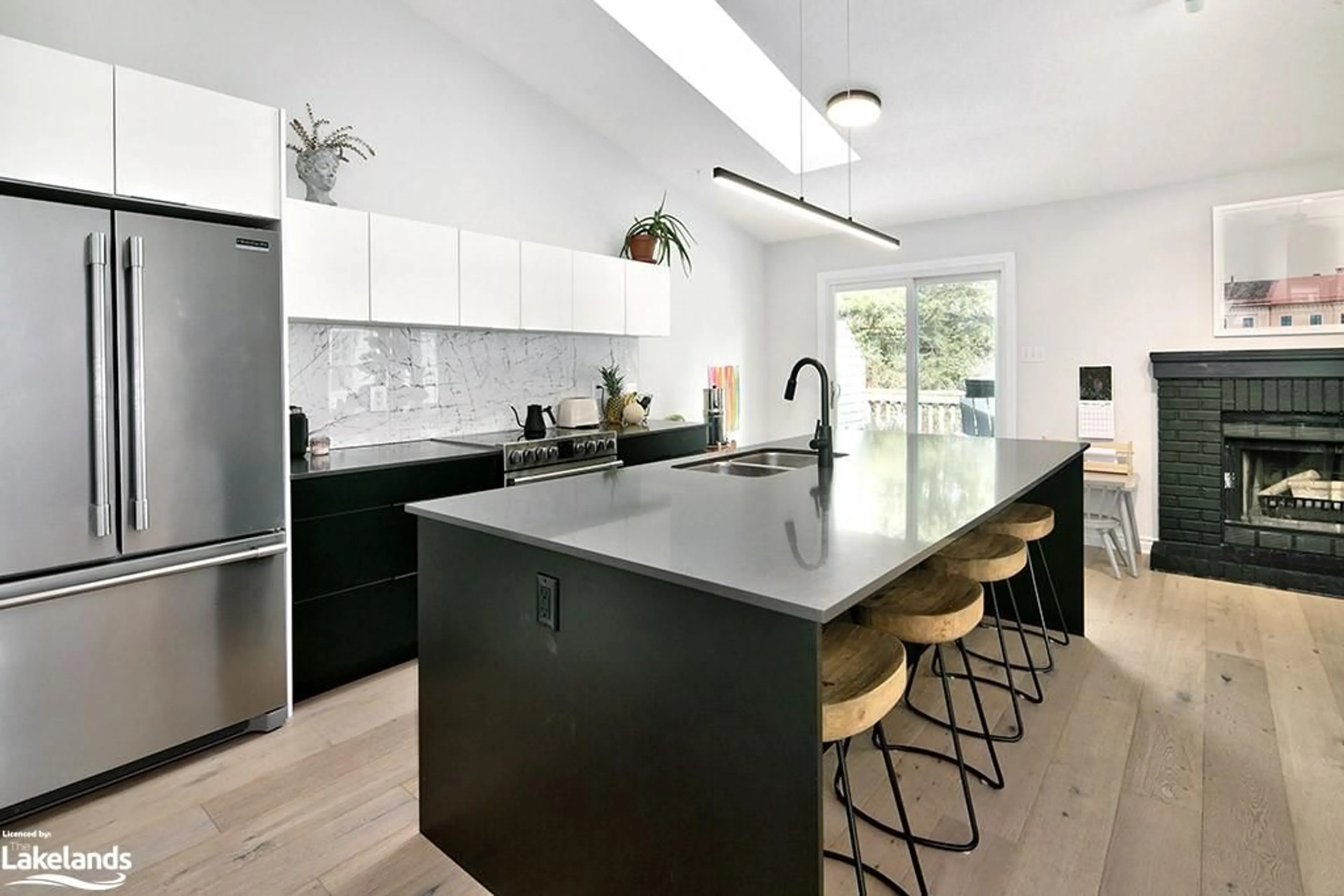 Contemporary kitchen, wood floors for 150 Victoria St #122, Thornbury Ontario N0H 2P0