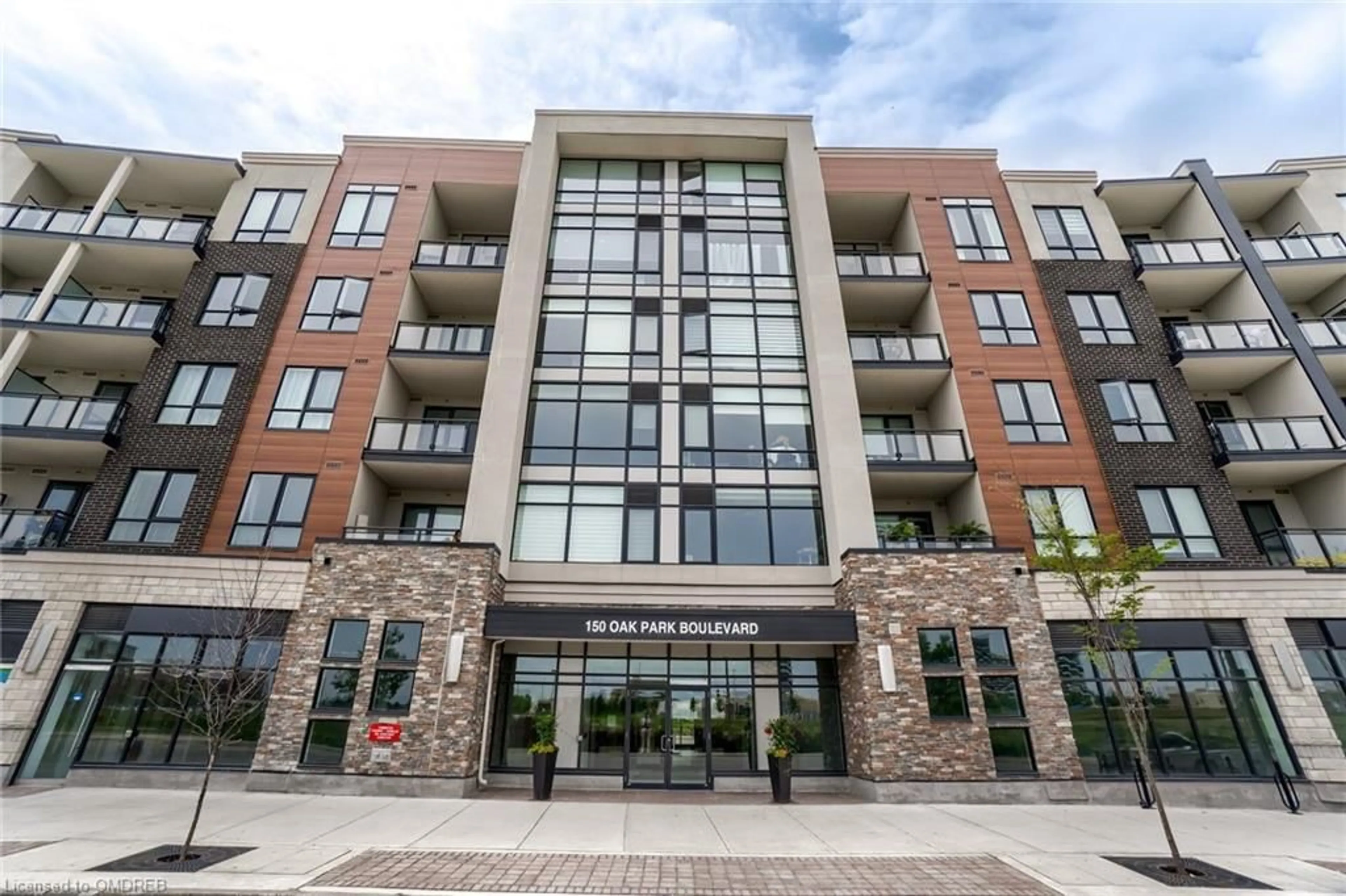 A pic from exterior of the house or condo for 150 Oak Park Blvd #318, Oakville Ontario L6H 3P2