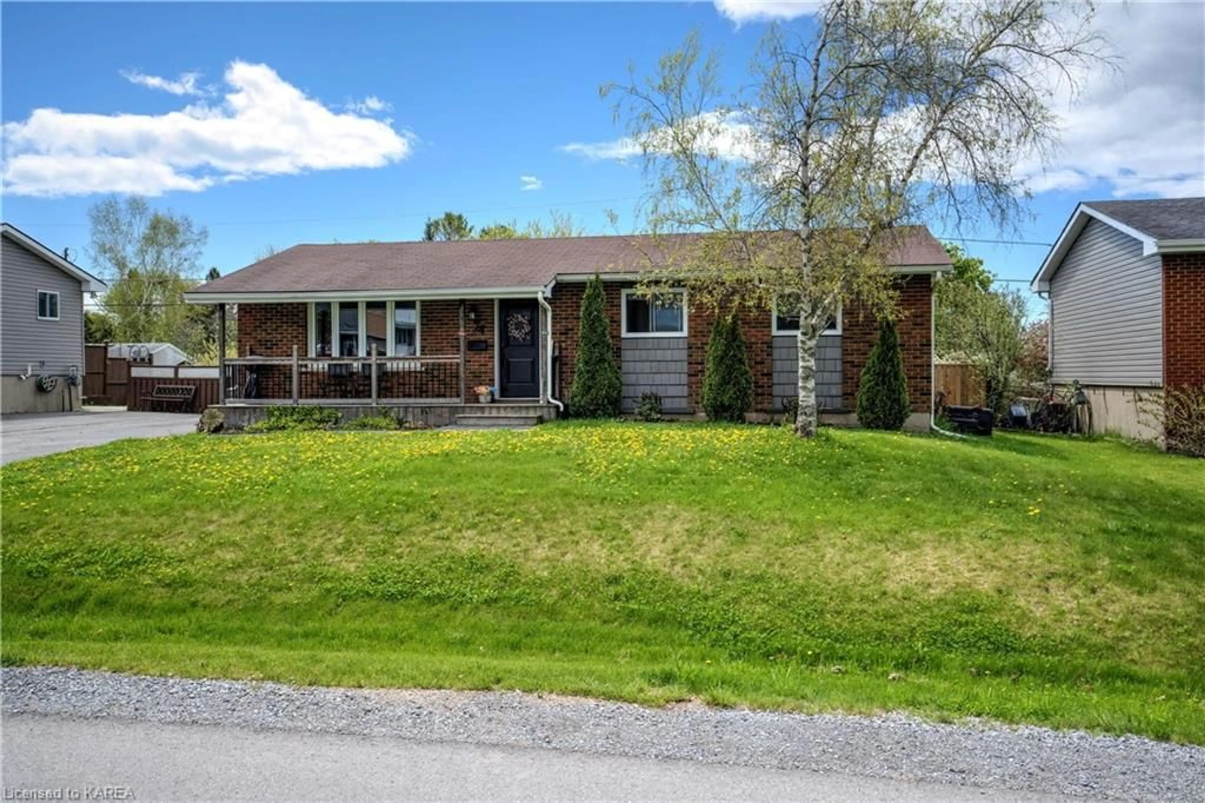Frontside or backside of a home for 74 Chesterfield Dr, Amherstview Ontario K7N 1M2