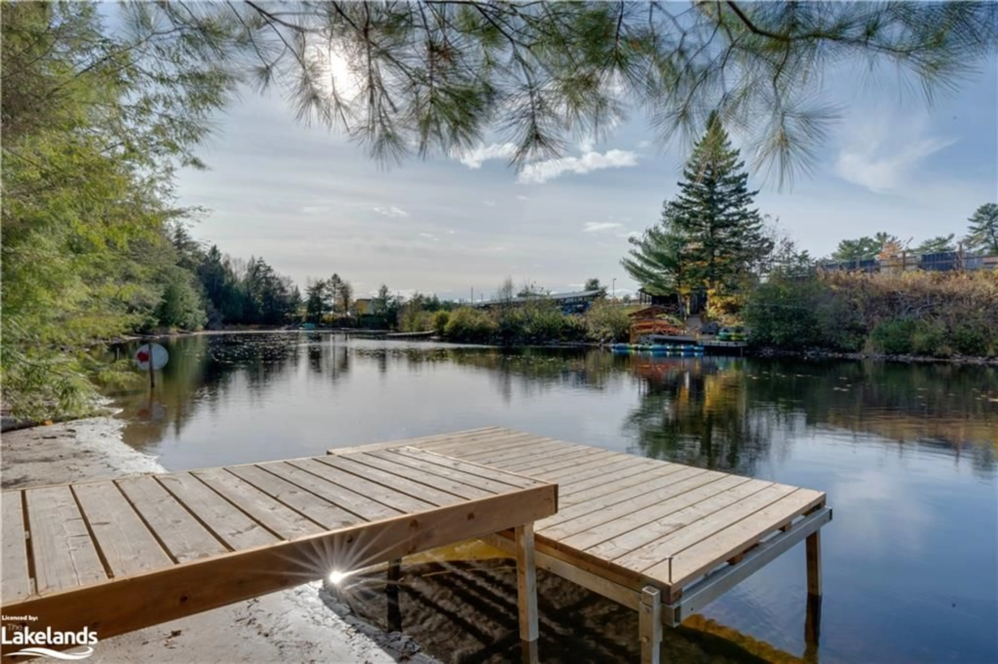 Contemporary kitchen for 39 Southbank Dr #7, Bracebridge Ontario P1L 1G2