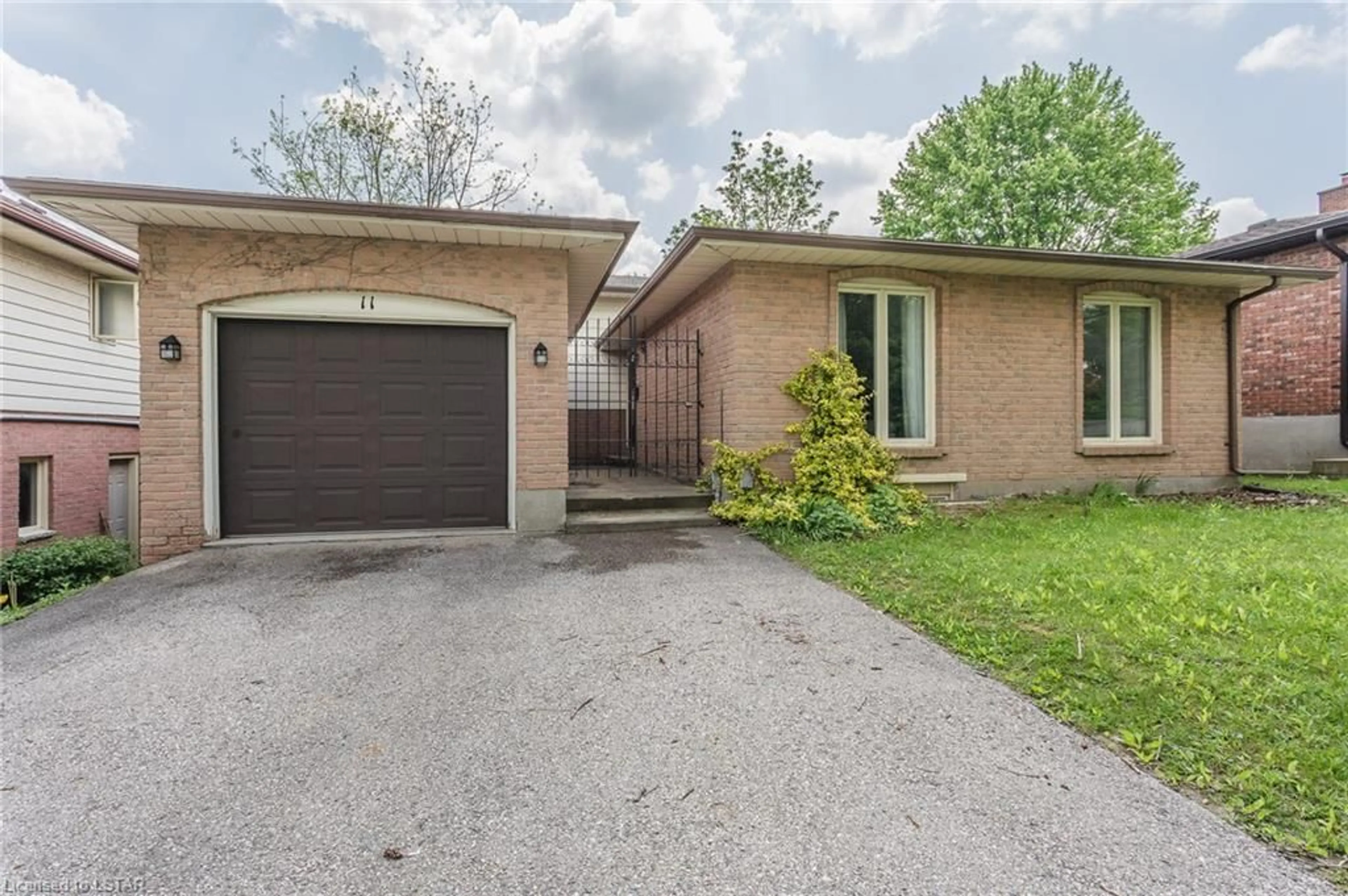 Frontside or backside of a home for 11 Chepstow Gate, London Ontario N6G 3S6