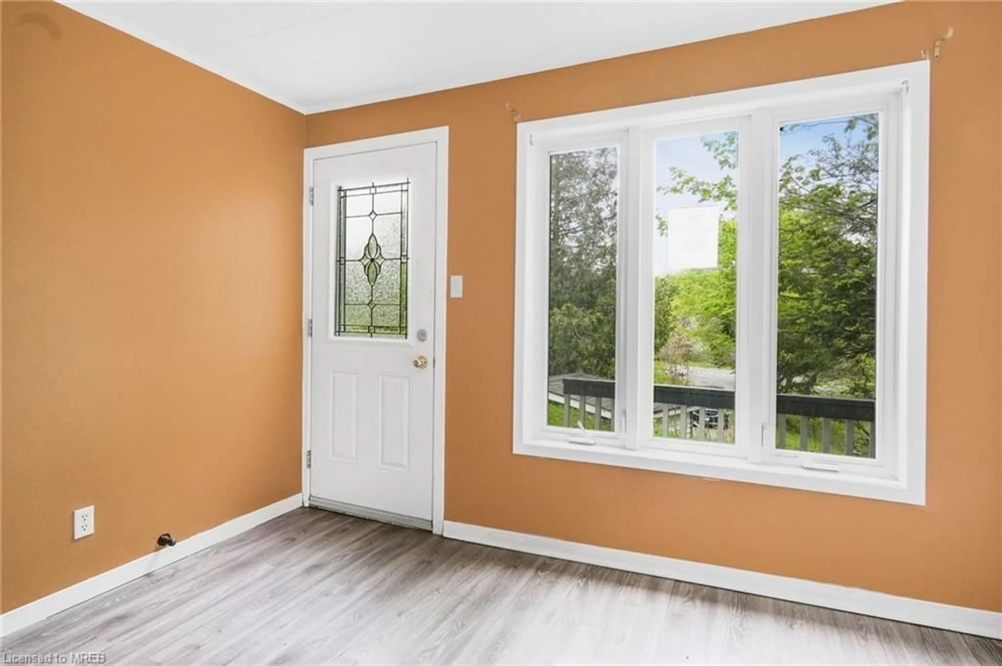 Indoor entryway, wood floors for 3569 Old Montreal Rd, Cumberland Ontario K4C 1C8