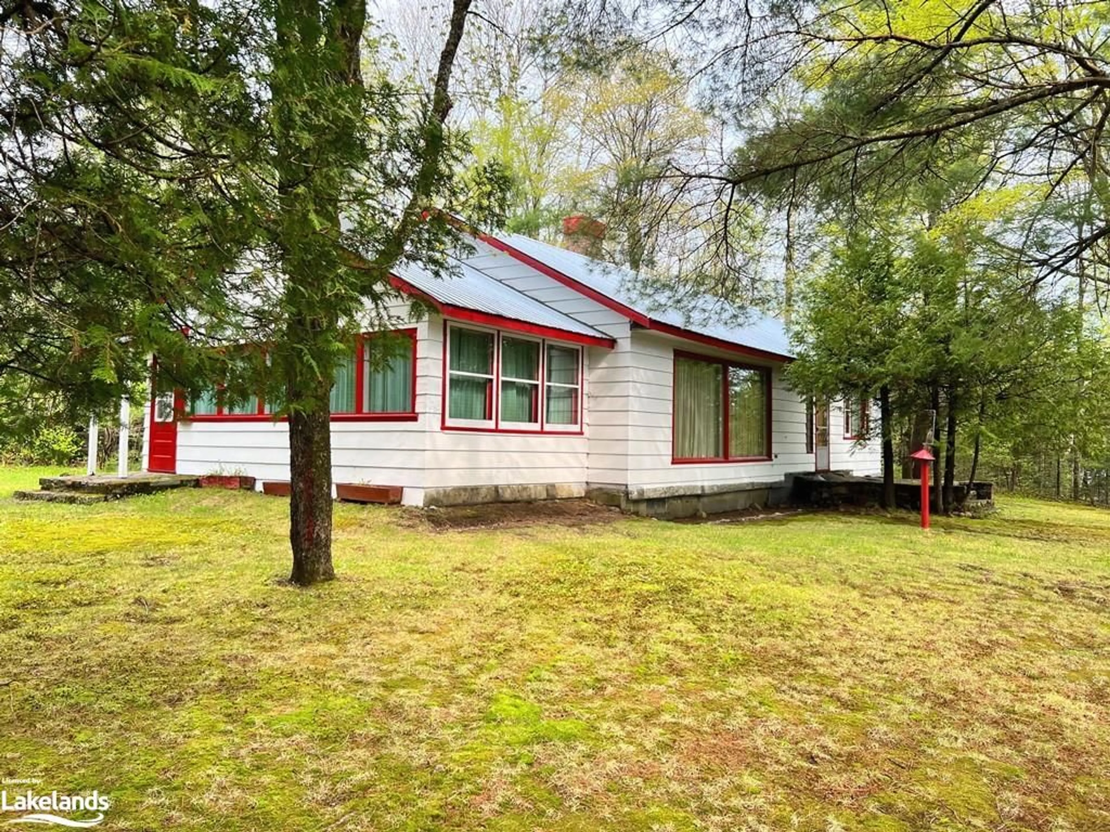 Cottage for 1132 Le Roy Rd, Wilberforce Ontario K0L 3C0